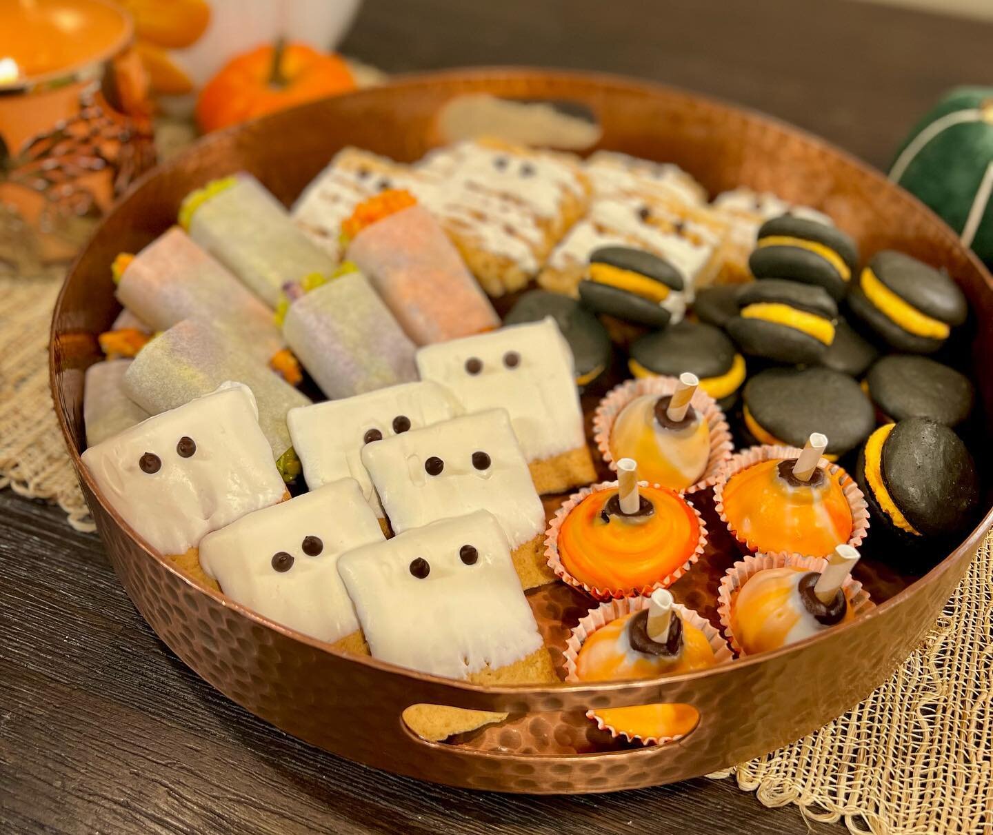 These Halloween treats will certainly be the treat to trade for at the end of the night&hellip; if they last that long! Happy Halloween!🎃