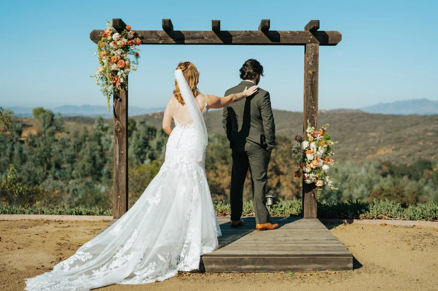 The moment before the big moment ✨
&bull;
I, for one, am a fan of a first look.. one last chance to pause before all your guests arrive, breathe, hold each other close, and prepare your hearts for the big &ldquo;I do.&rdquo;
&bull;
#dearcleoflorals