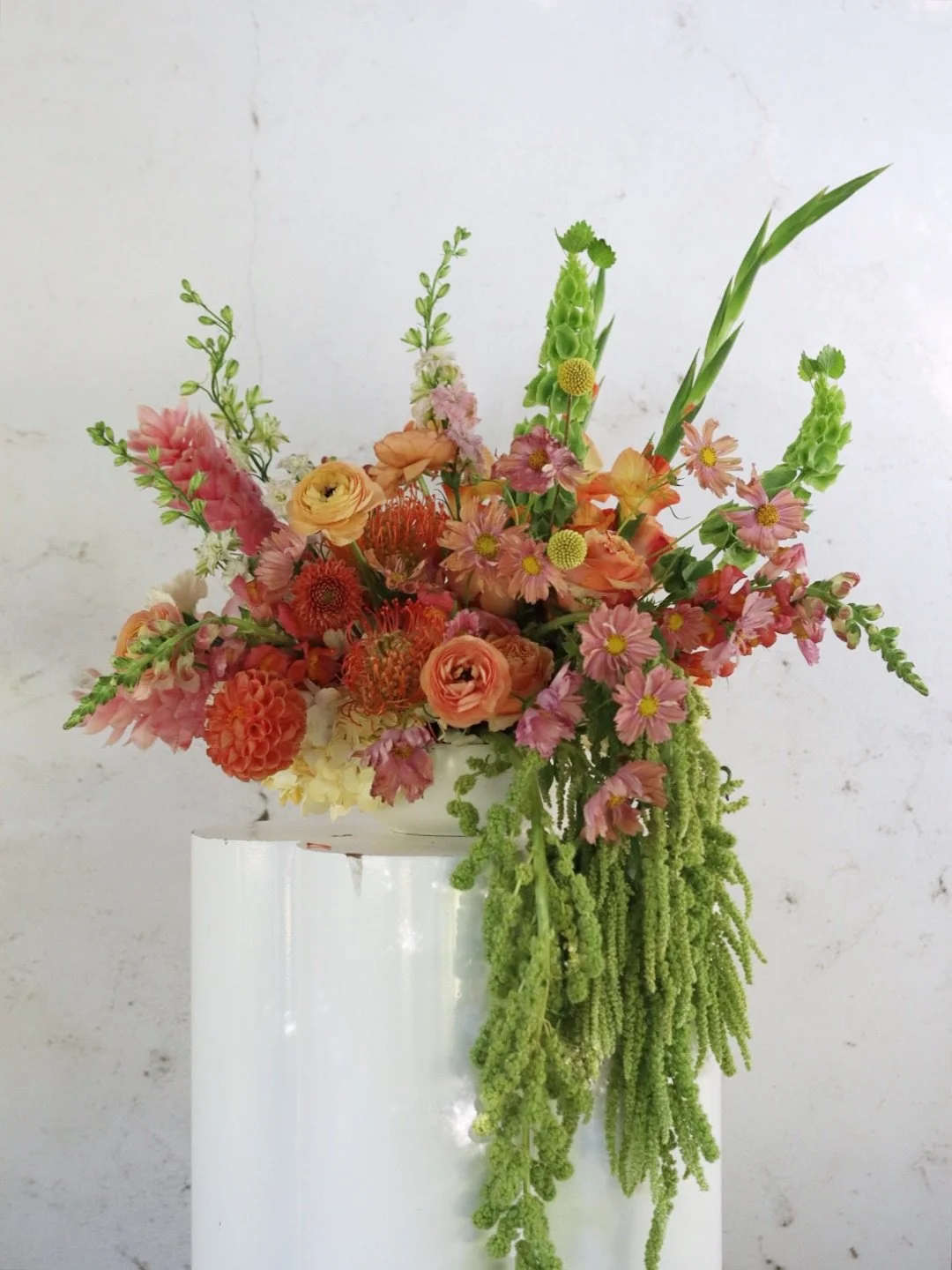 Orange, pink, yellow, green &mdash; the prettiest palette you&rsquo;ve ever seen 🎨✌🏼
&bull;
#dearcleoflorals