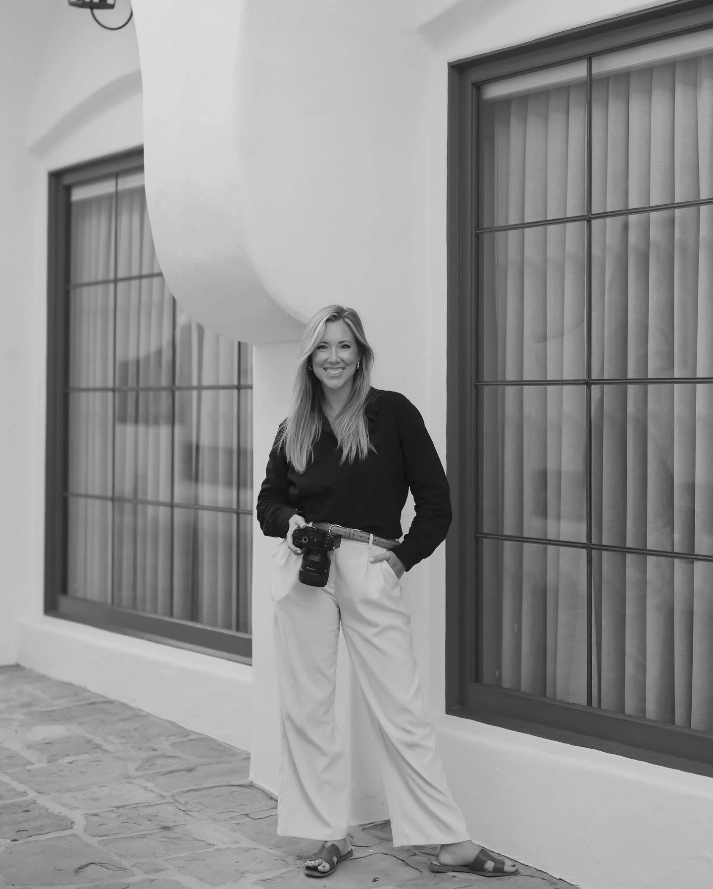 Hi, I&rsquo;m Emily&mdash;the photographer behind the lens! I&rsquo;m so glad you&rsquo;re here!

I believe every wedding is an artistic masterpiece, and that each love story is WORTH celebrating. It&rsquo;s a day filled with intention and detail, fo