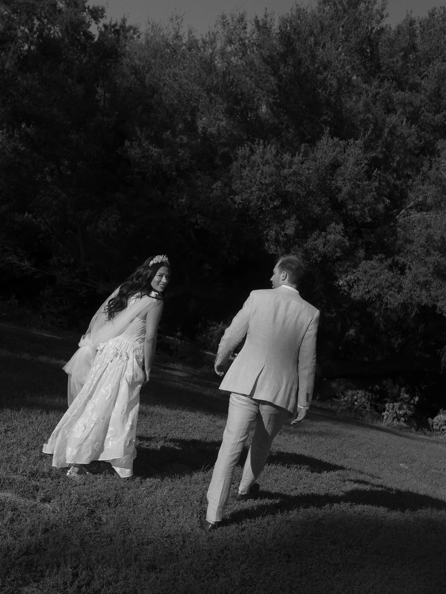Introducing Mr &amp; Mrs Harrigan! 🥂

Trevor &amp; Lindsey&rsquo;s intimate wedding was tucked away at a private estate in Temecula. Time seemed to slow down as their love was surrounded by vineyards, rolling hills, twinkling moonlight, and only the
