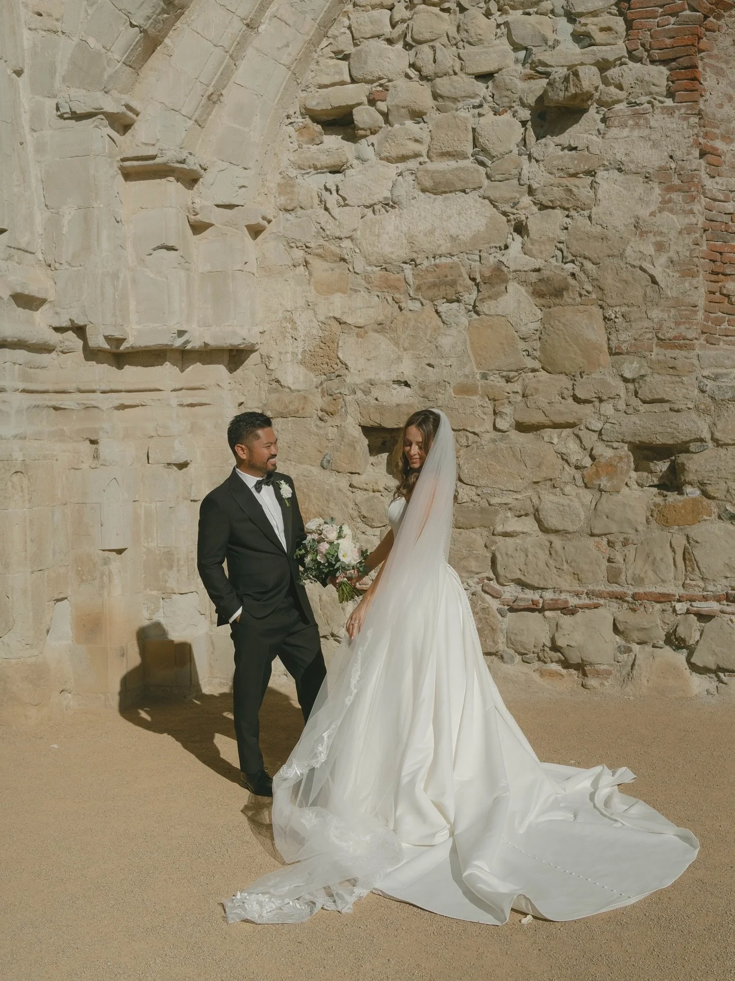 Venues : @missionbasilica @innatthemissionsjc @missionsanjuancapistrano 
Planing : @honeybearevents 
Photography : @emilyfaithgrateke 
Florals : @honeybearevents 
Content Creation : @emilyfaithgrateke 
Catering : @innatthemissionsjc 
Makeup: @glowing
