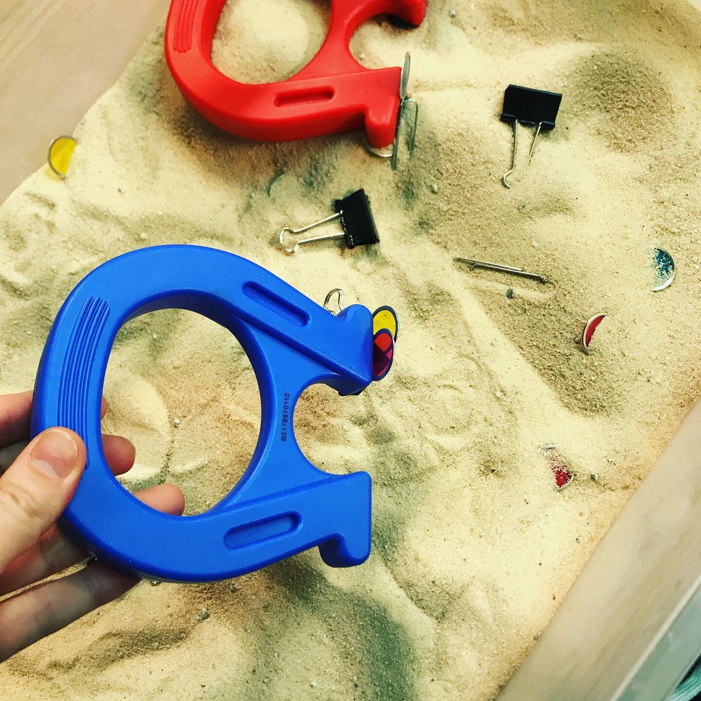 Exploring with magnets! .
.
#autism #autismclassroom #sped #spedteacher #spedsquad #specialeducation #specialeducationteacher #specialedclassroom #autismteacher #sensoryplay #sensorybin #sensoryplayideas #magnet #magnets