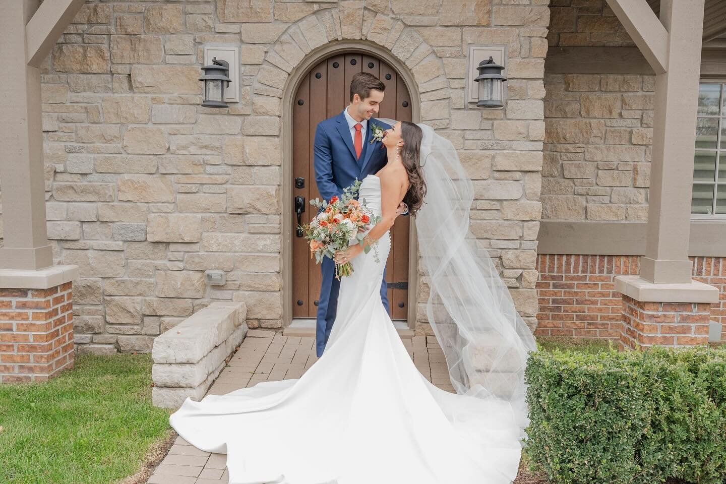 Mr. &amp; Mrs. Banach 10.14.23 💕

Saint Clair Inn
.
.
. 

Vendors:
Venue @thestclairinn 
Coordinator: @page_weddings_events_ @paigeanne_weddings.events 
Floral Designer Flowers by Theresa Facteau 
DJ: Nitro Entertainment @gould.ken 
Videography: @tr