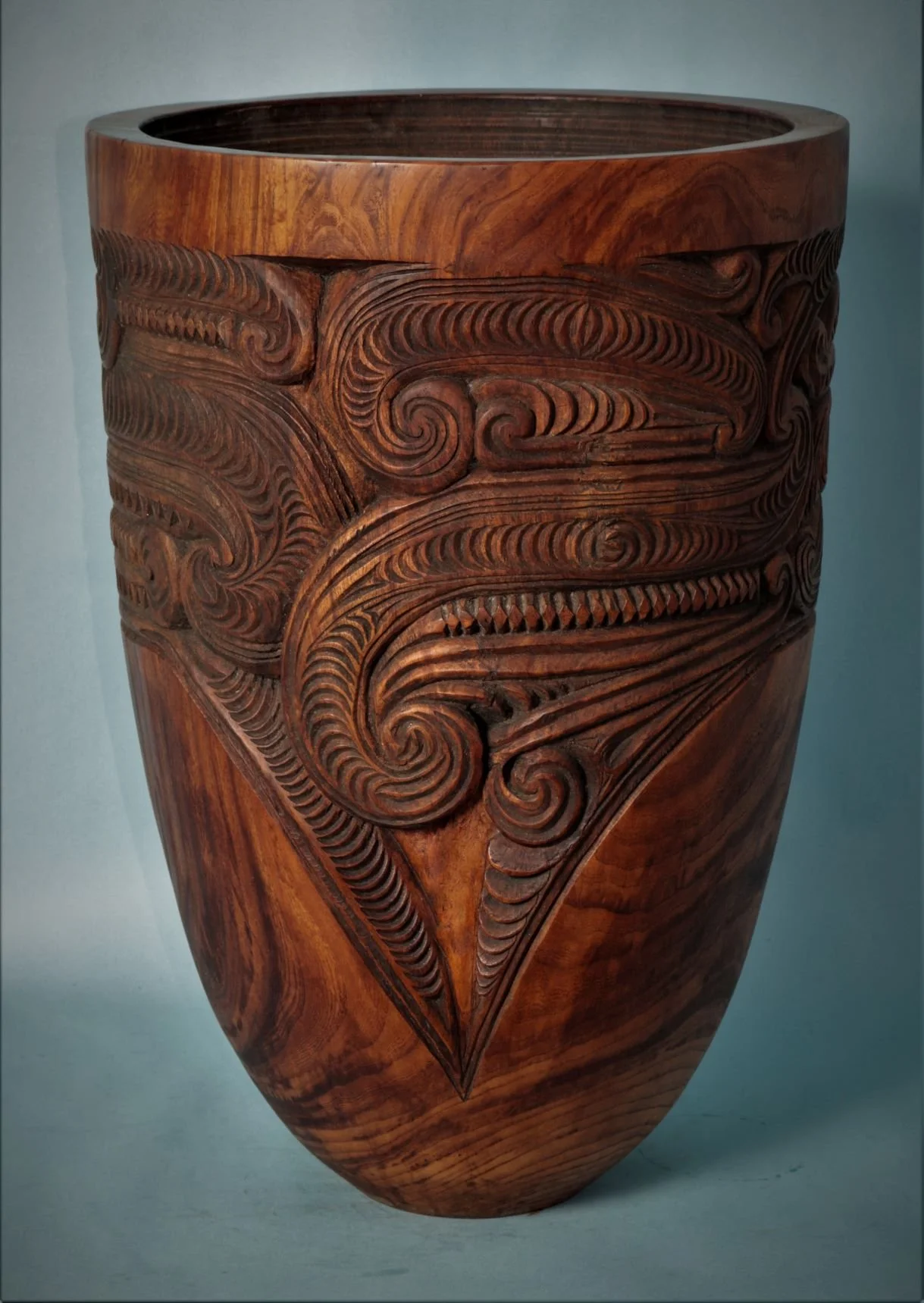 Large Elm Urn