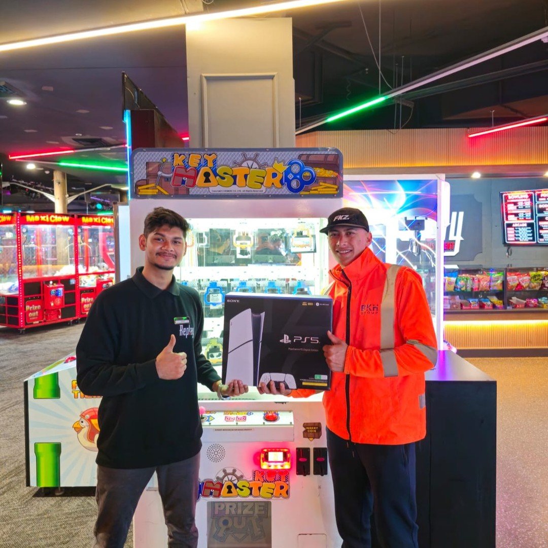 🎉🎉 WOW, huge shout out to our awesome prize winners from the Key Master and Barber Cut Machine! 🎉🎉 

They have just scored amazing prizes: 
- PLAY STATION 5 🎮
- Polaroid camera 📷
- Pair of Air Jordans 👟

Step right up for your chance to score 