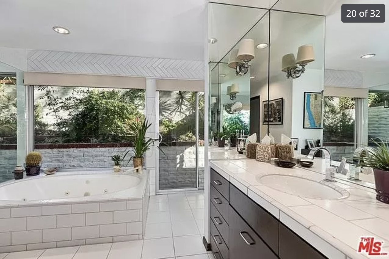 1600 N Dohney Dr · LA, CA