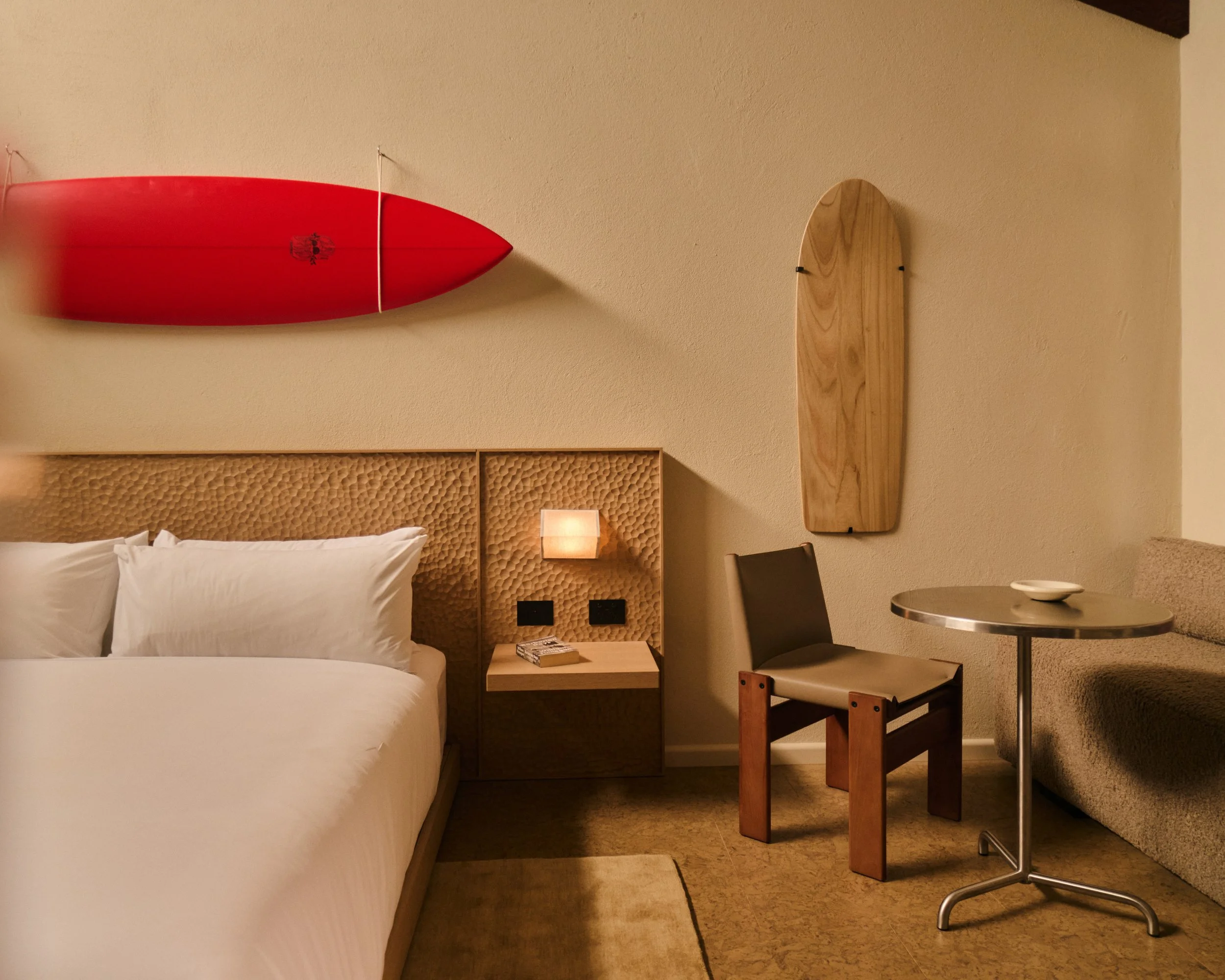 260504_SURF_HOTEL120522.jpg