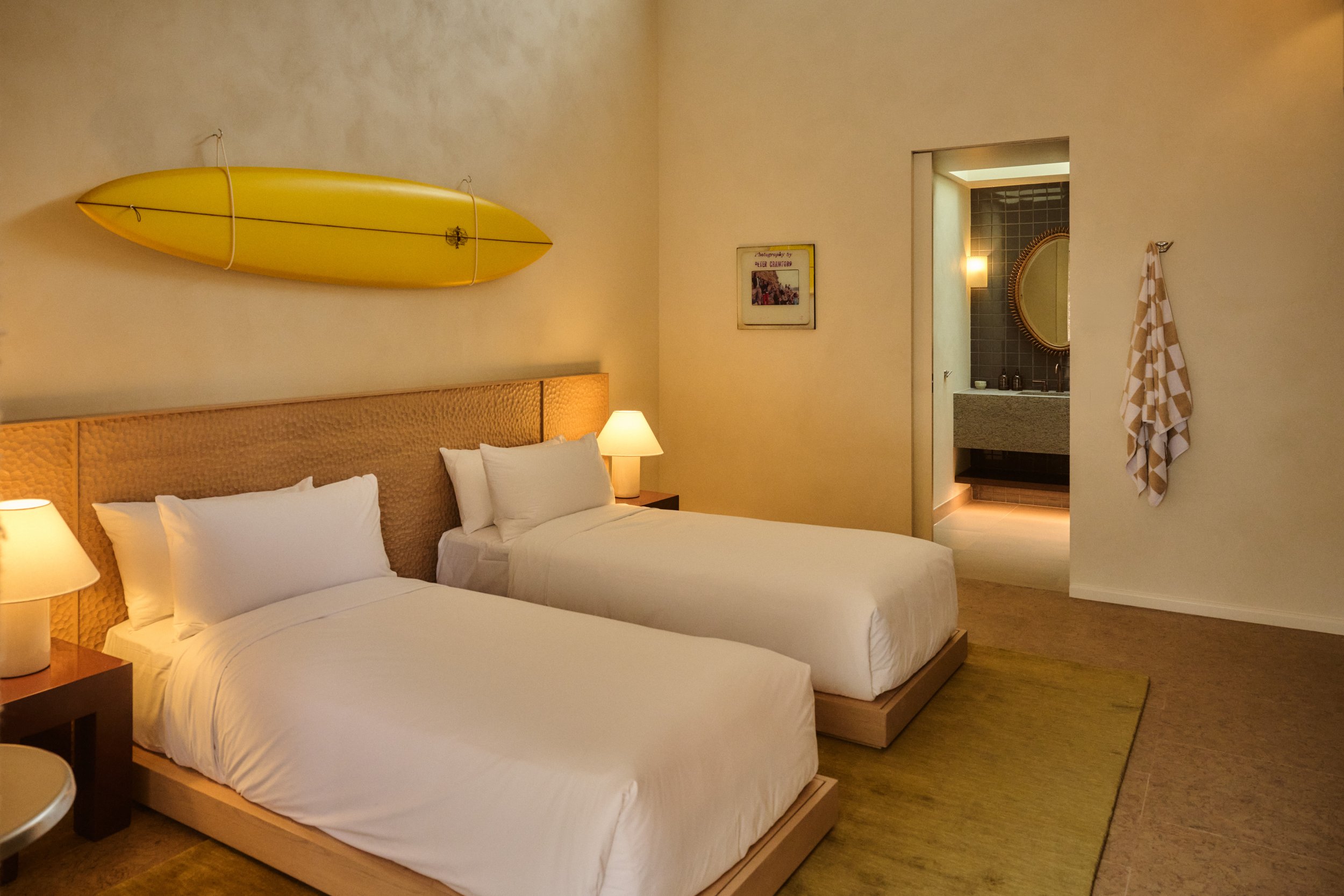 260504_SURF_HOTEL120665_FLAT.jpg