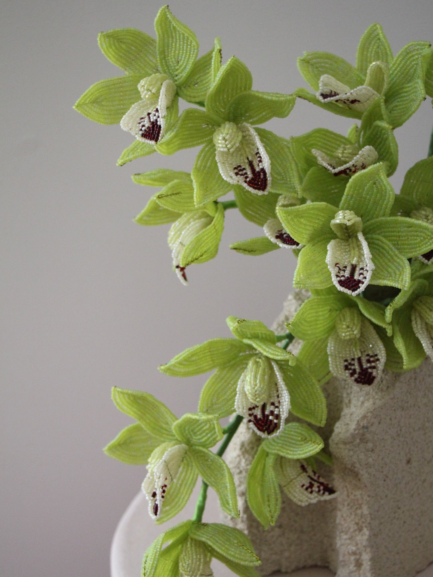 Beaded Cymbidium Orchids. This is the piece I&rsquo;m most proud of so far. It sold in 2023 and I still think about it all the time. 

#beadedflowers #orchid