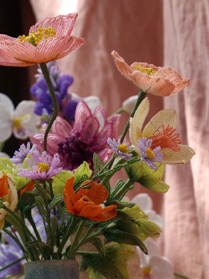 Beaded flowers galore 🌸🌺🌻🌷🌺🌹🪻🌼 I&rsquo;m going to get busy this upcoming long weekend and put some more stems in my store for you all, I think! X