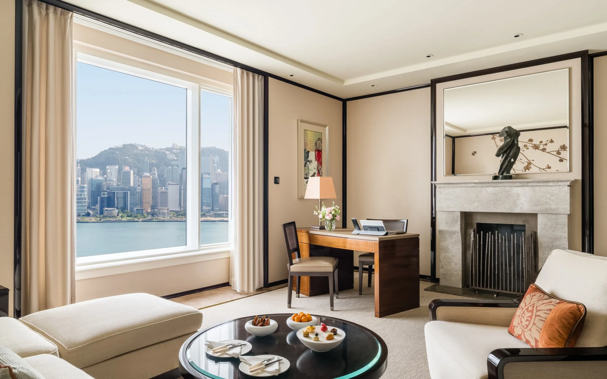3126-PHK-Shot21-DeluxeHarbourviewSuite-02.jpg