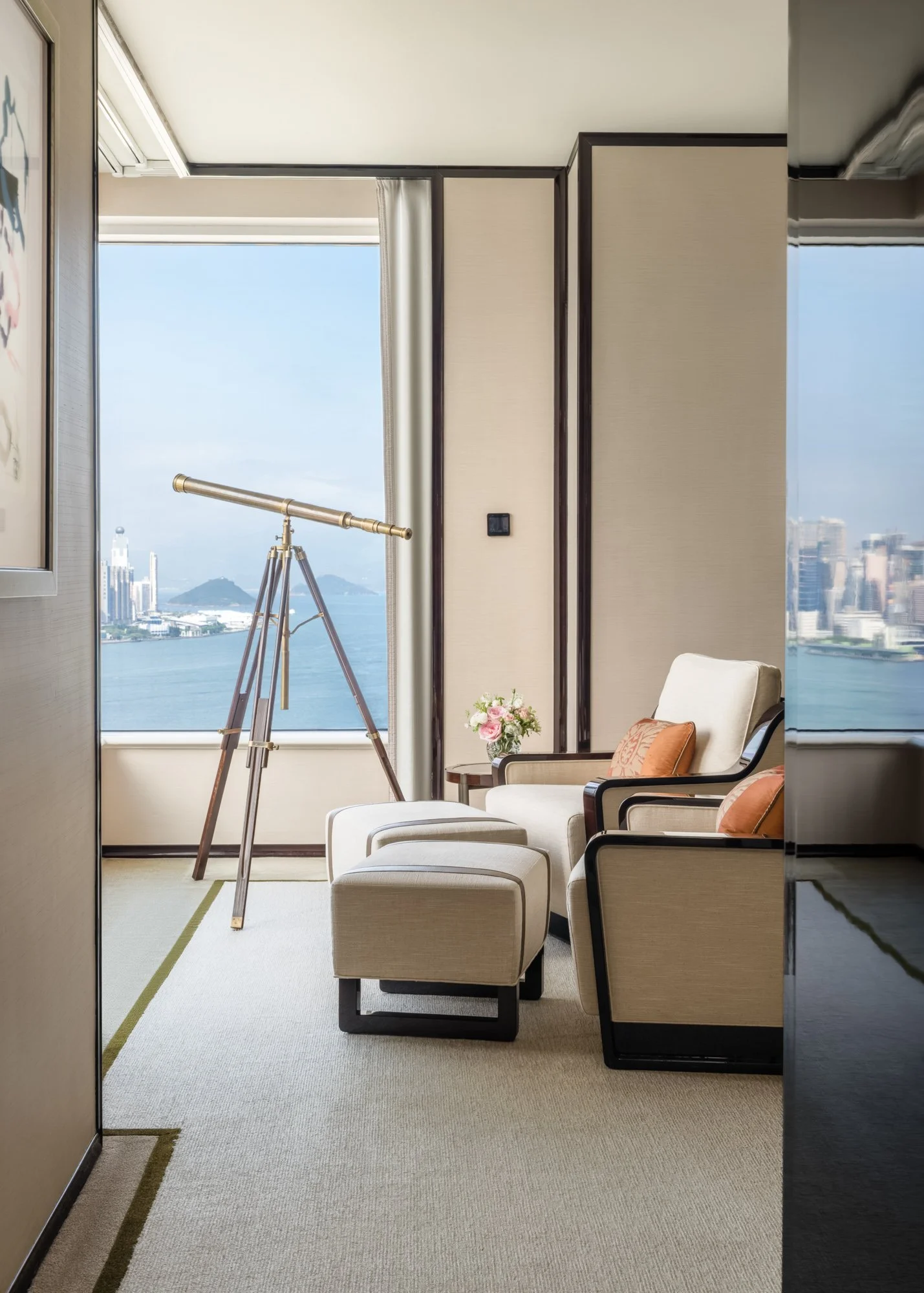 3126-PHK-Shot48-GrandDeluxeHarbourViewSuite-02.jpg