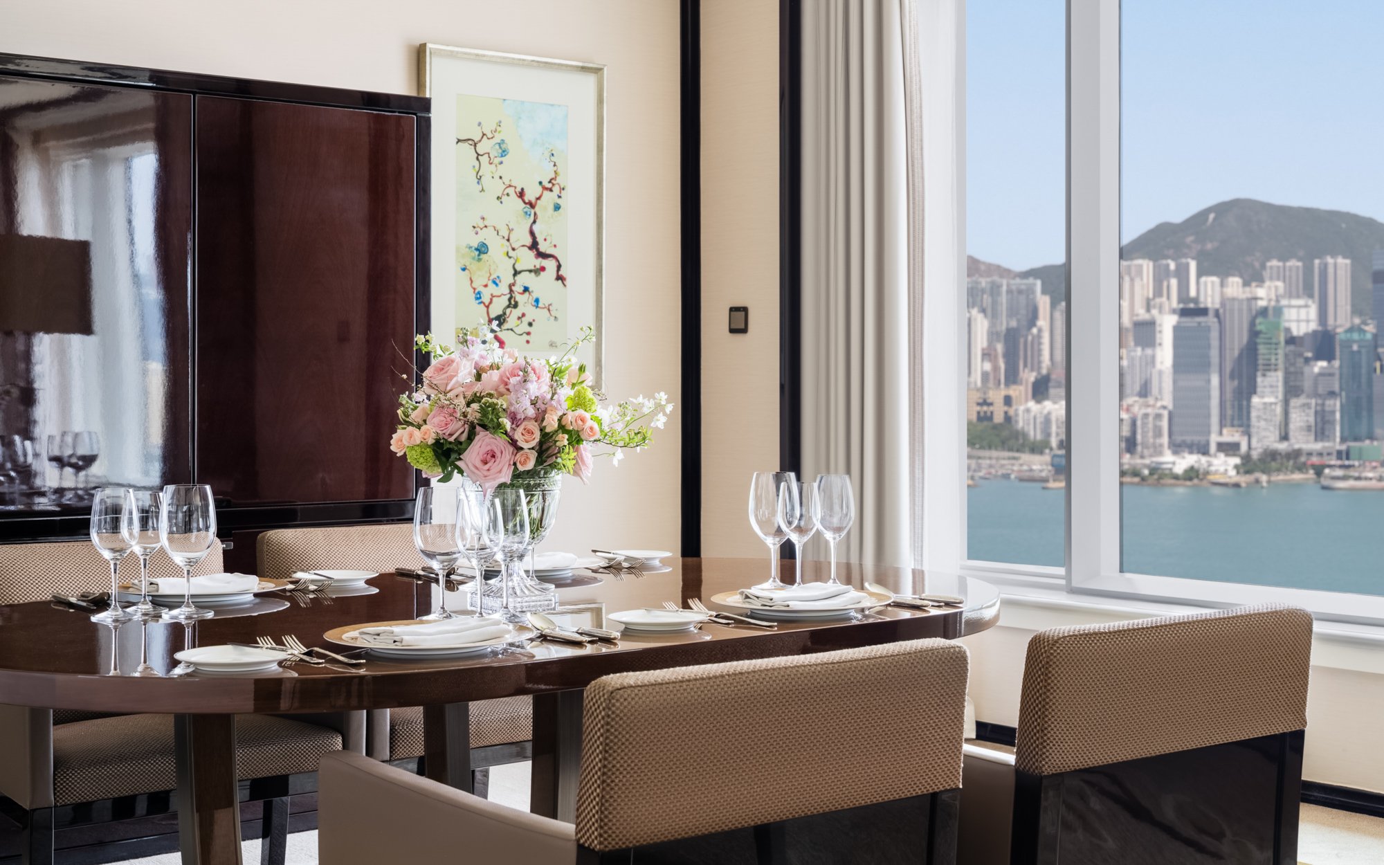 3126-PHK-Shot50-GrandDeluxeHarbourViewSuite-04.jpg