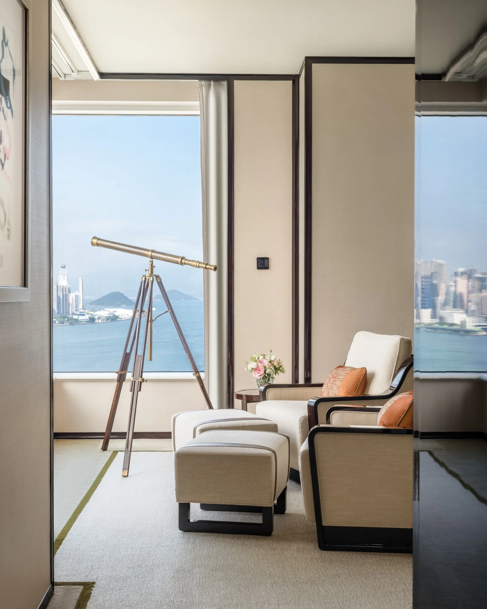 3126-PHK-Shot48-GrandDeluxeHarbourViewSuite-02.jpg