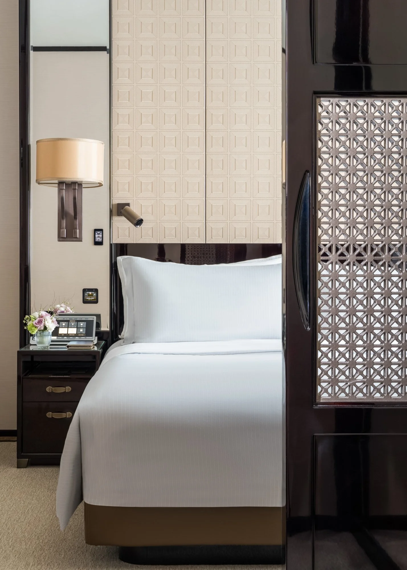 3126-PHK-Shot45-DeluxeRoom-03.jpg