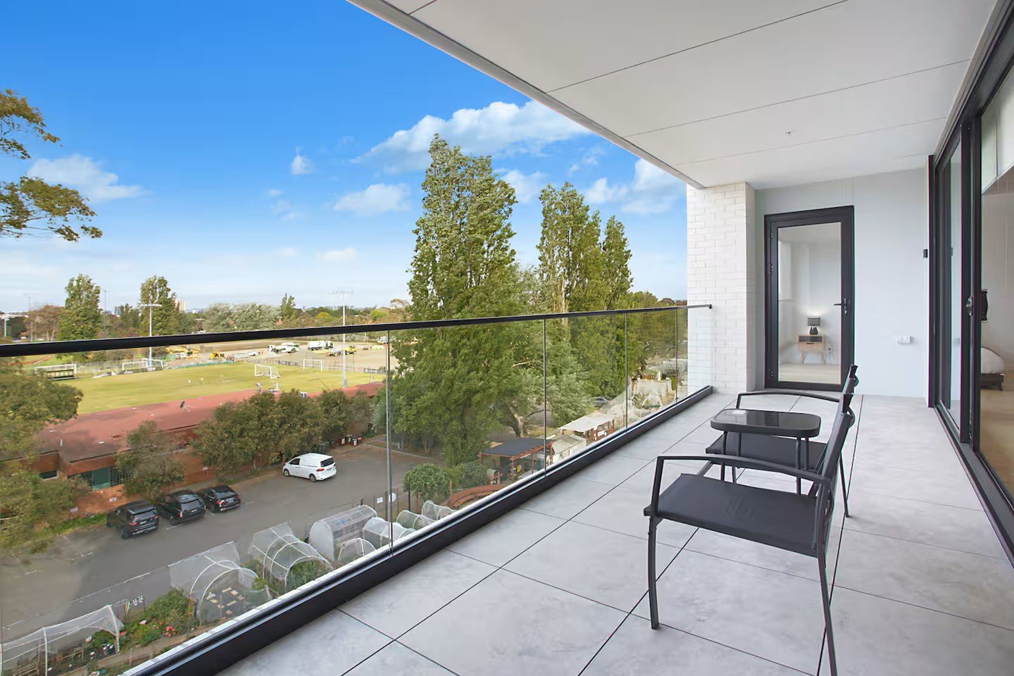 Photo - Evelyn - Balcony.jpg