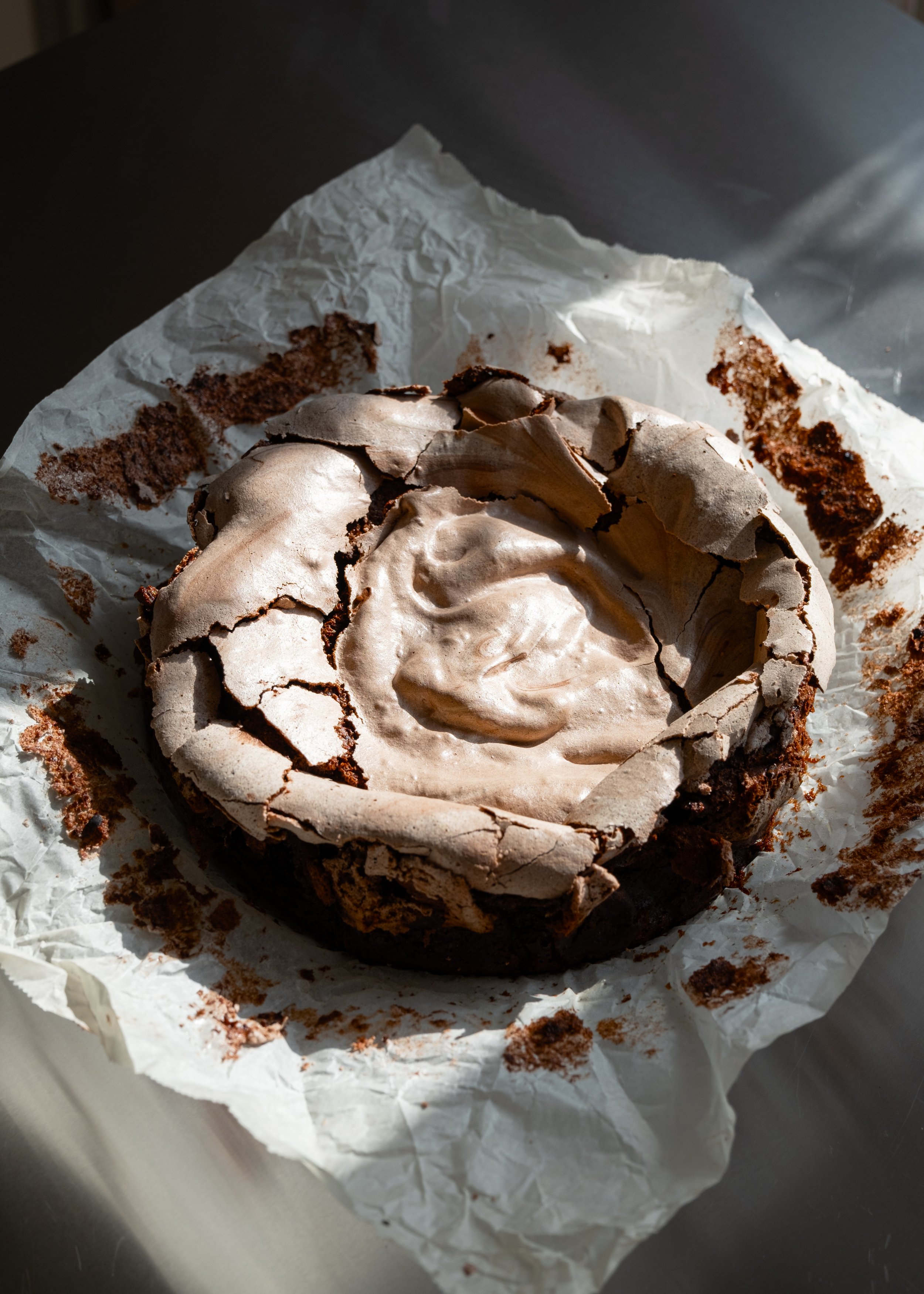 Glutenfri brownie med chokolademarengs