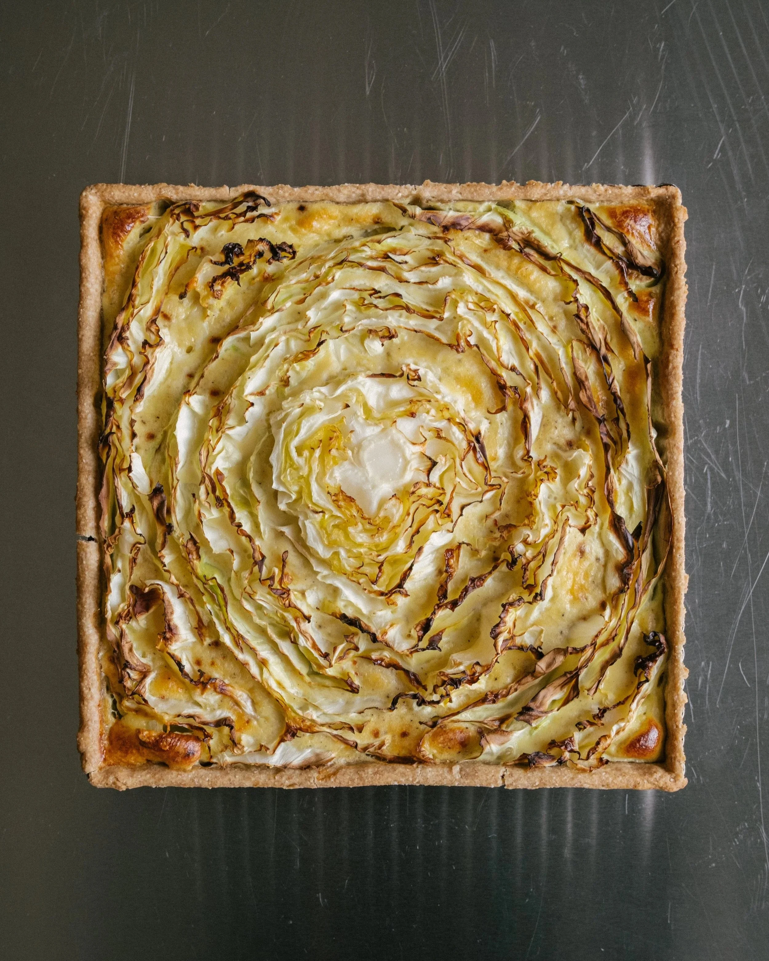 Kåltærte med vesterhavsost og chili