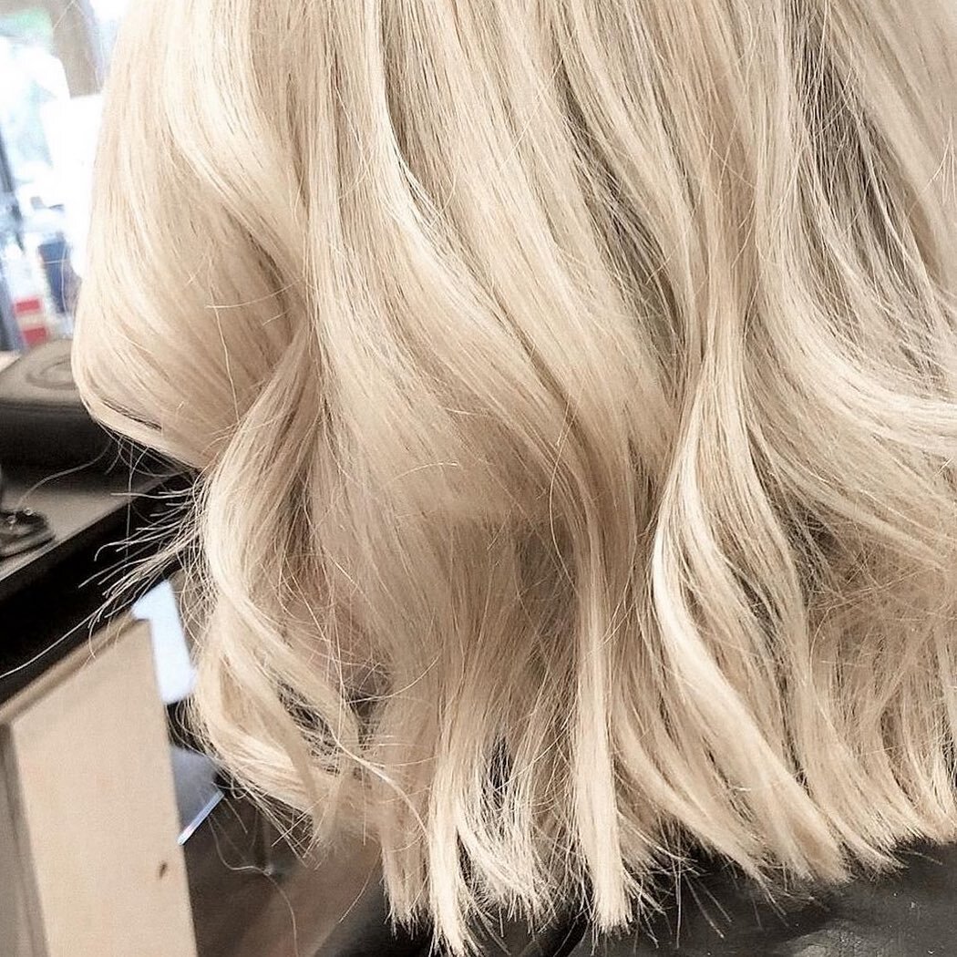Look at that clean blonde 😍 
-
-
-
#blonde #blondehair #newhair #haircut #colour #melbourne #hairdresser #melbournehairdresser