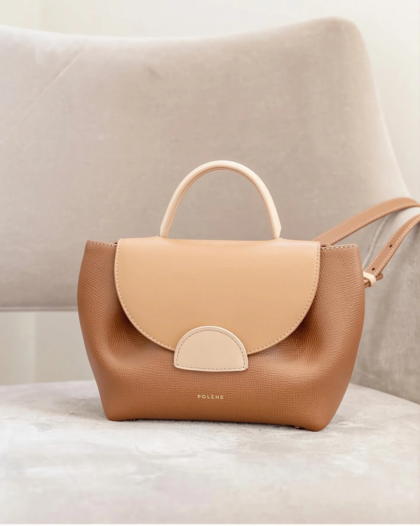 ✨Our 2026 resolution is bringing our skincare with us
everywhere we go. Bonus points if the bag is pretty!

👜 3 products that should be in your bag!

- New Sol HA Physical Tint Sunscreen (protection)
- Revival Retinol Serum (anti-aging)
- Kalo Cream