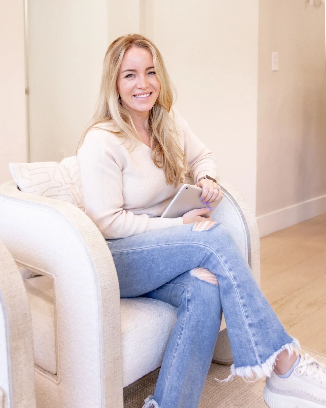 ✨She&rsquo;s back✨
 🤍After 3 months away welcoming her sweet baby, Candler is officially back in clinic this Monday, and we couldn&rsquo;t be more excited.

💉Rested. Radiant. Ready to get back to doing what she does best 
 Welcome back, mama&mdash;