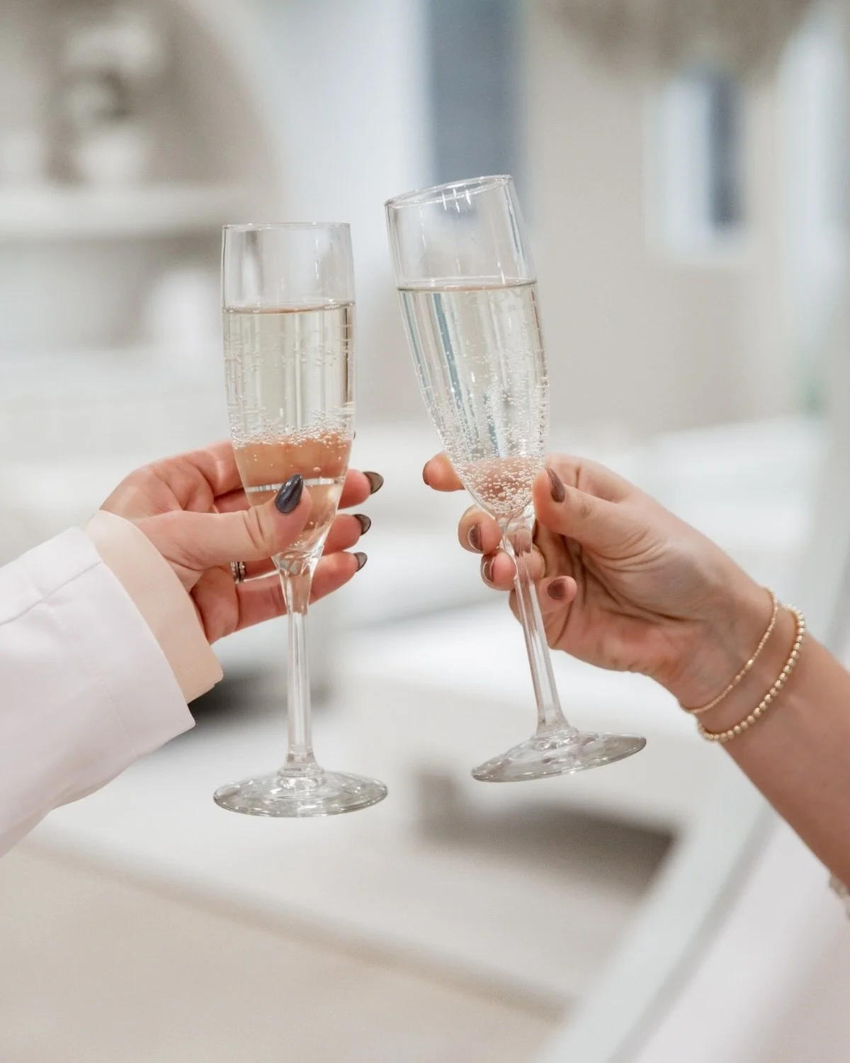 🥂Cheers to you!!🥂

Final reminder to enter our Valentine&rsquo;s Day giveaway with @carohobby !!!🤍

Giveaway ends today at 5 P.M! Checkout our post from Thursday to see how to enter!! 

Winner announced tomorrow at 11 A.M.💋

Good Luck:)

#canvass