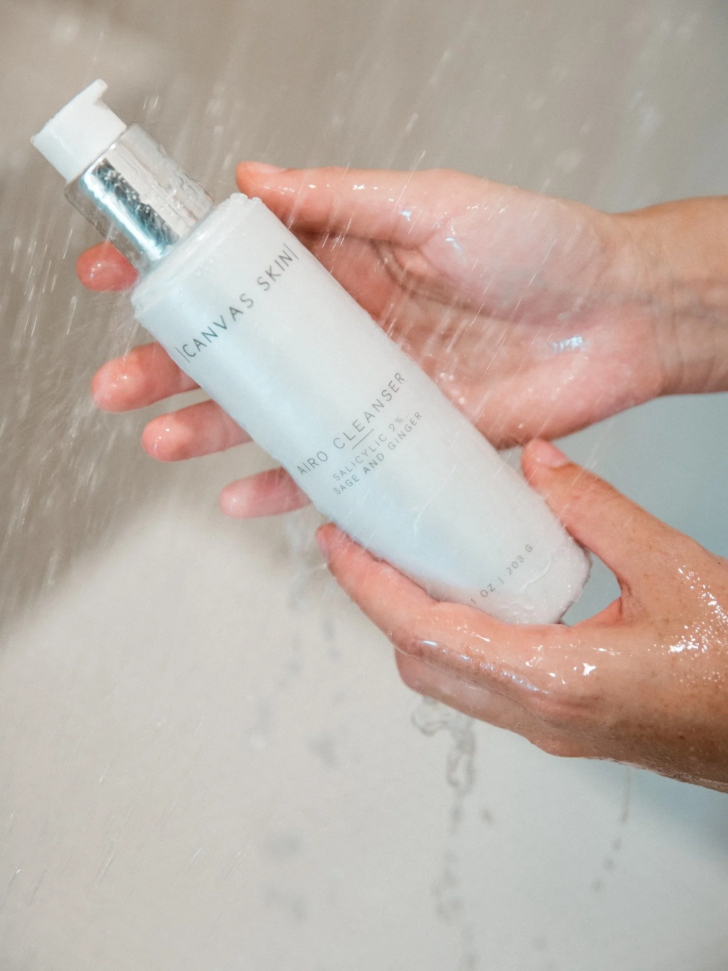 Airo, meaning to lift or remove, is our face cleanser that is the ultimate first step for refreshed, clarified skin. Designed to lift away daily impurities, makeup, and buildup. Our Airo Cleanser features 2% salicylic acid to target acne and blemishe