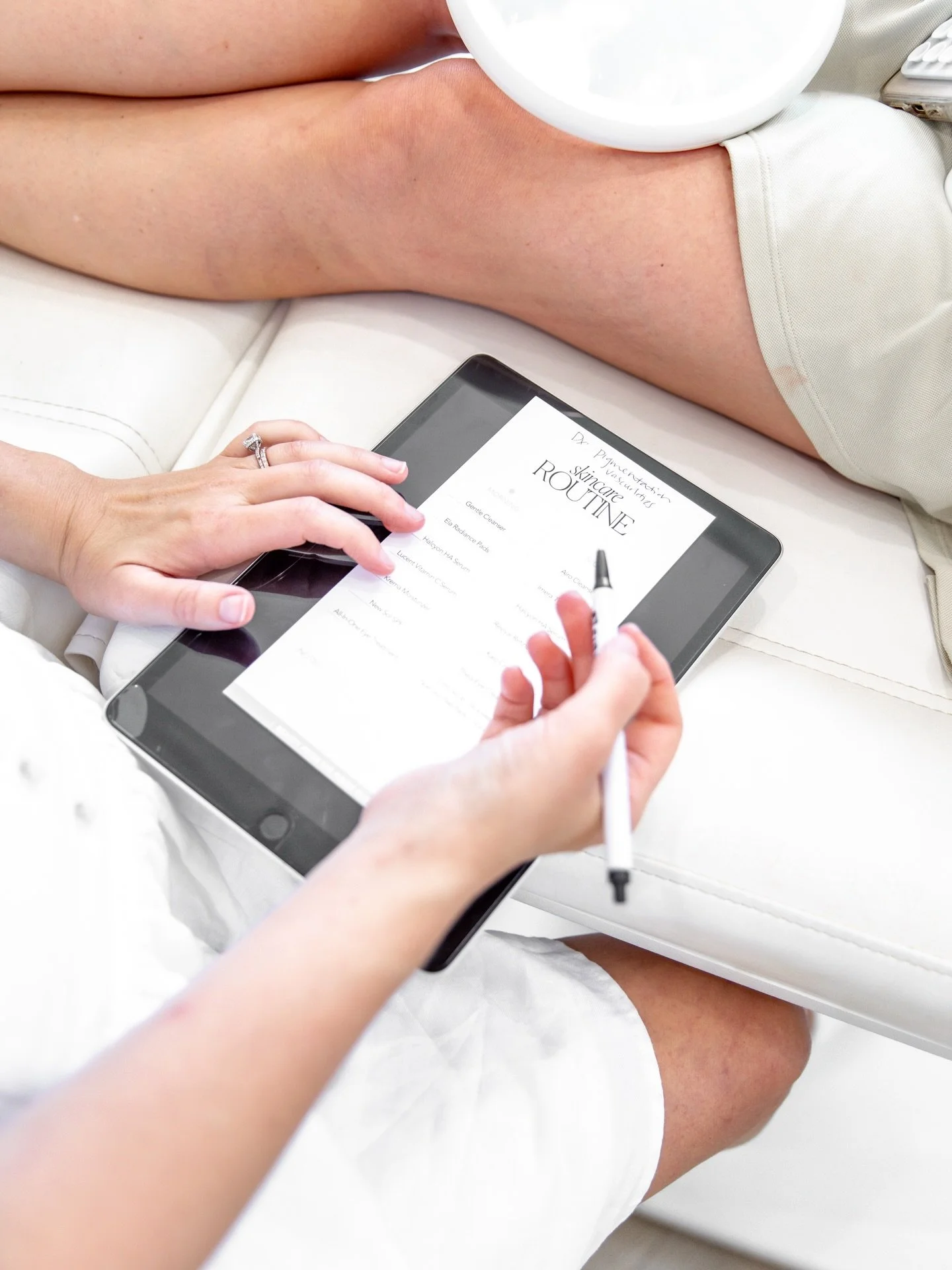 Does your skin barrier need a reset? Swipe to learn the signs and how we can help restore your balance, hydration, and glow.☁️

#canvasskin #canvasskinnashville #canvasskinbrentwood #skinbarrierrepair #barrierrepaircream