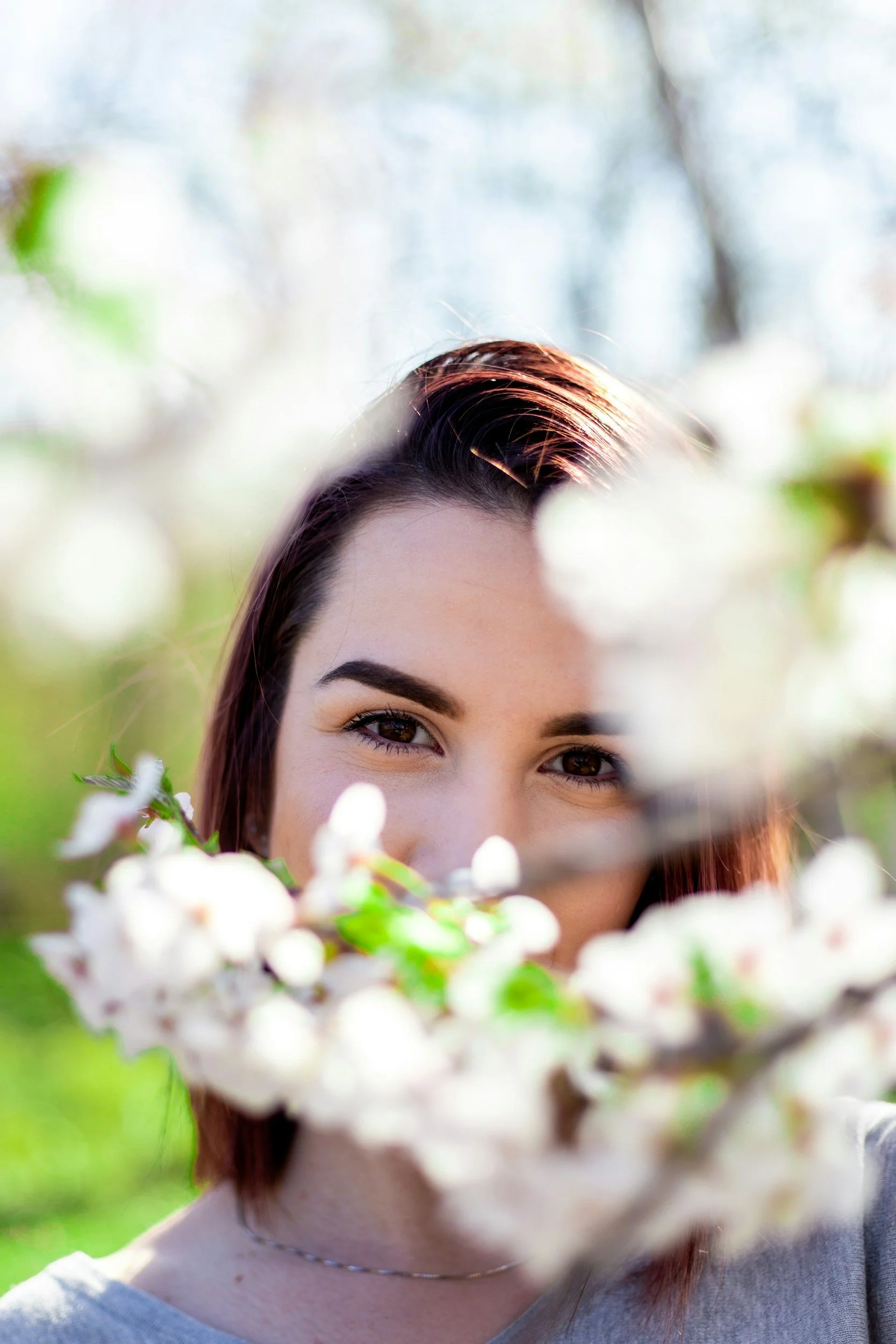 Fotoshooting zwischen Apfel und Kirschbaumblüte