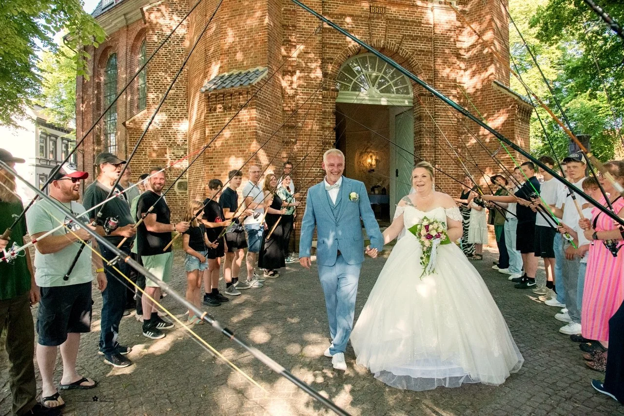 Hochzeitsfotograf Wedel, Hamburg, Fotograf an der Elbe, Pinneberg Kirche Hochzeitsfotograf.jpg