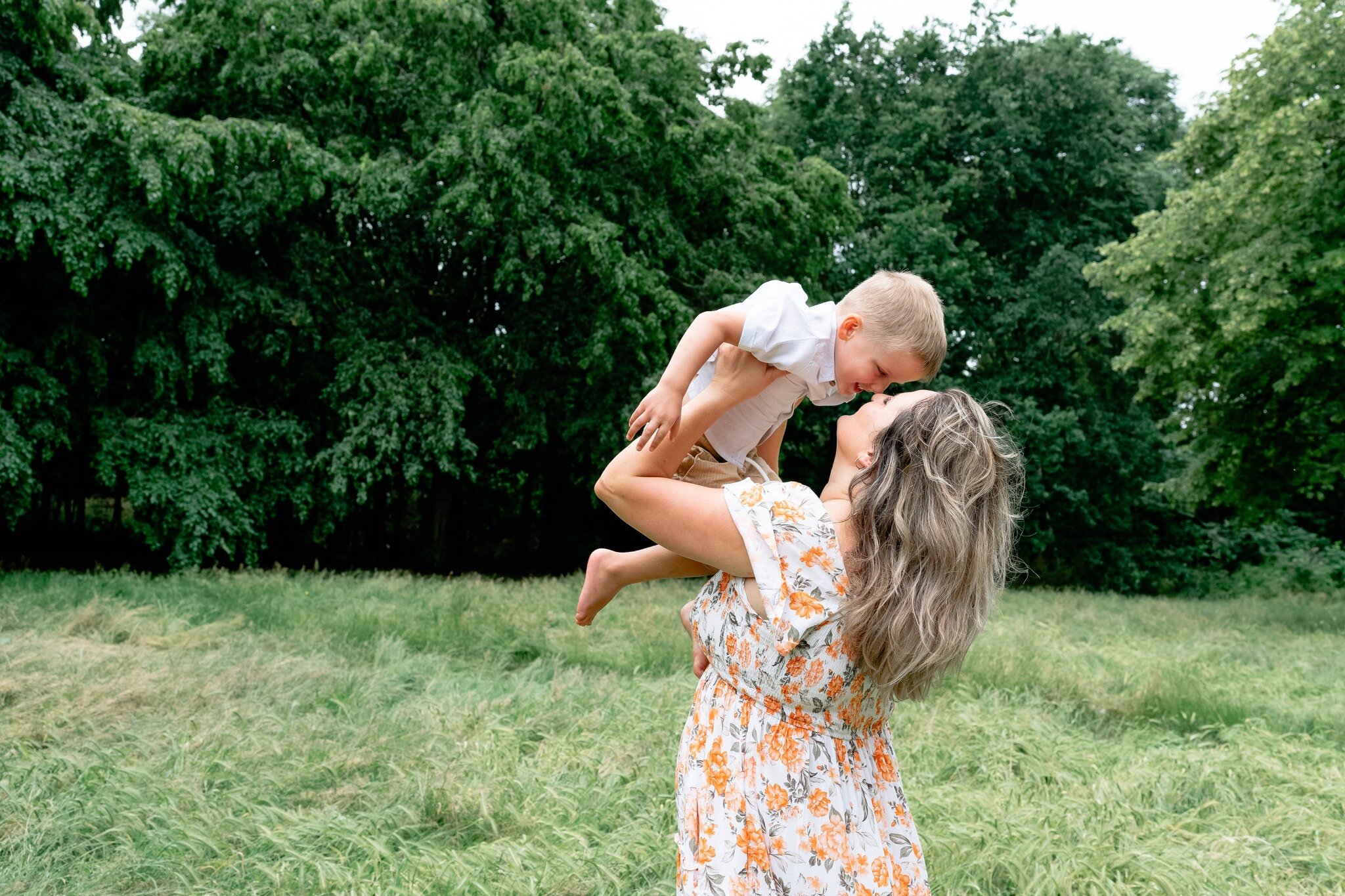 There are two lasting things we give our children. One is roots and the other is wings. - Johann Wolfgang von Goethe

Isn't this so true? What's your favourite quote/saying/mantra around raising children? 

#londonphotographer #familyphotographer #lo