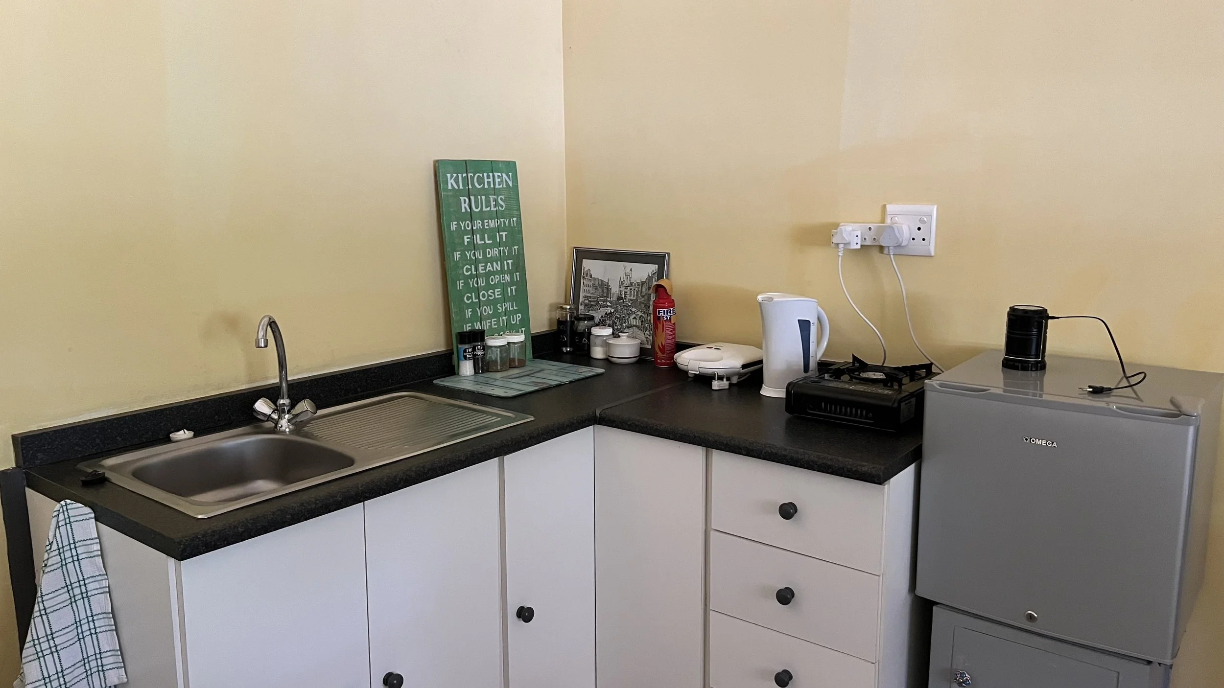 App2_kitchenette.jpg
