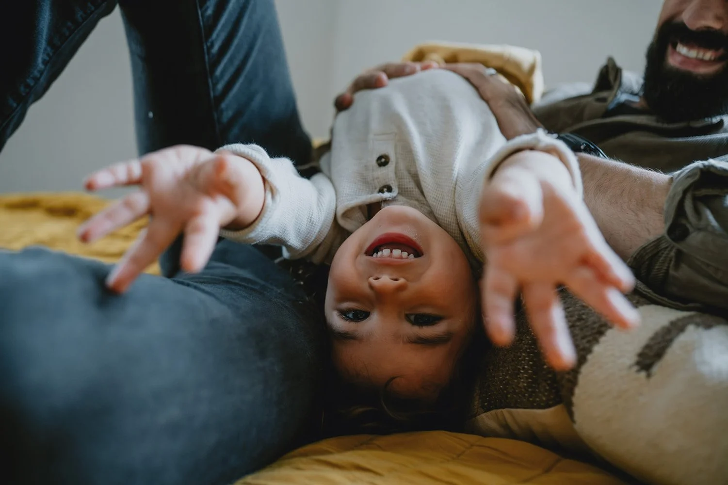 cinematic-warm-in-home-family-photography-9.jpg