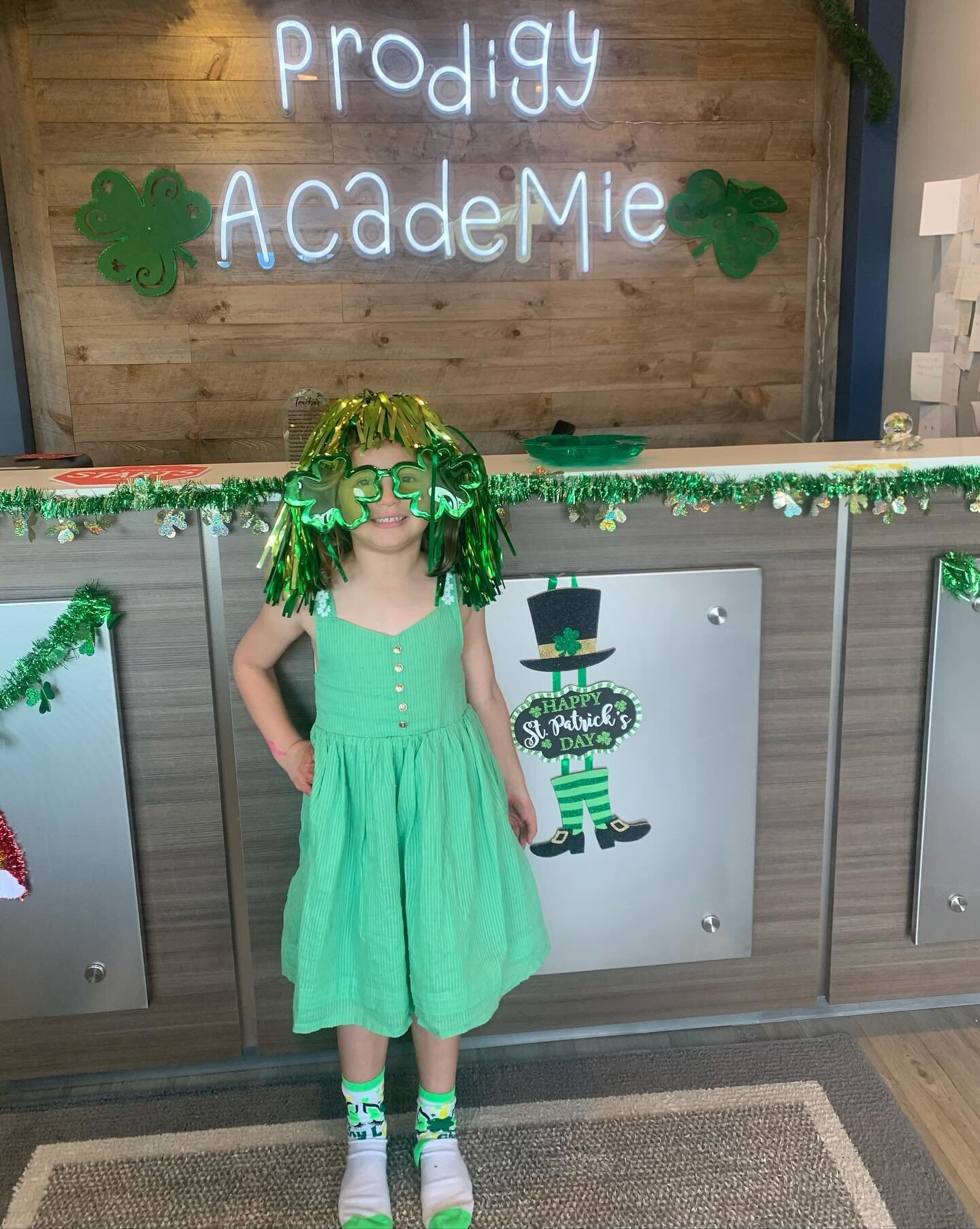 Leprechaun trap ,More details here 😁 ⤵️

Want to do this at home? 

Fun St.paddy&rsquo;s day at Prodigy Academie🍀 

Materials: 

1. Stickers
2. Tissue paper
3. Paper good coins 
4. shamrocks
5. Constructive paper
6. Box