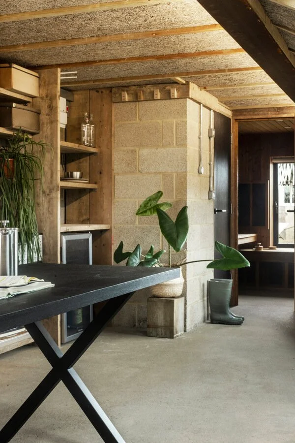 reclaimed-materials-garden-studio-east-sussex-13.jpg