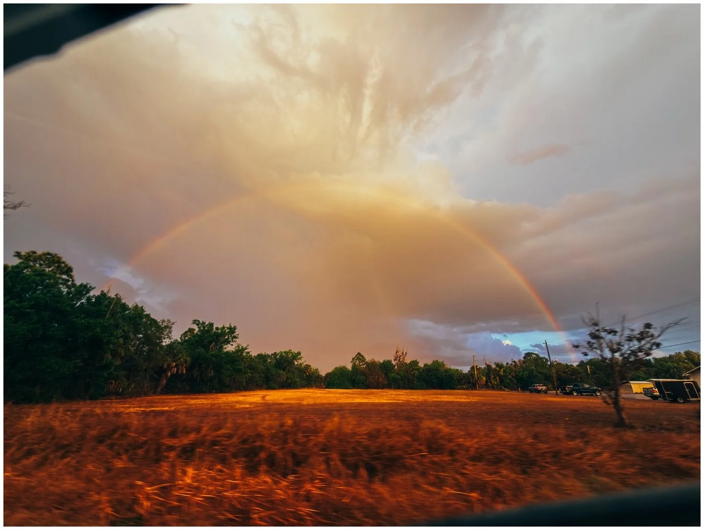 God never ceases to amaze me with the skies He creates 

//
#dailyphotography #iphonephotographyoftheday #aestheticphotography #sonyalphaphotos #womenphotographers