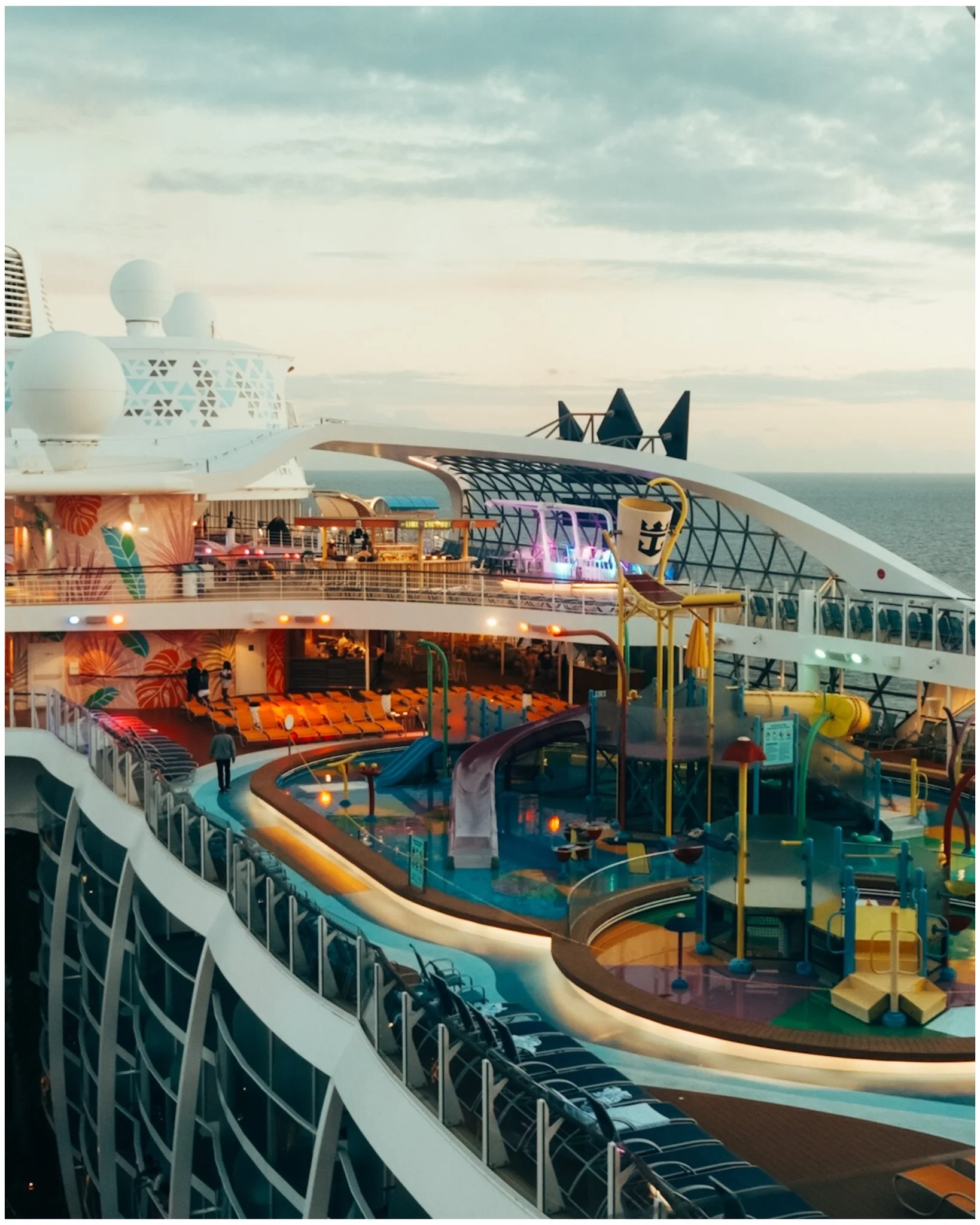 Some quick pics of @royalcaribbean Wonder of the Seas ✨

//
#royalcaribbean #royalcaribbeancruise #wonderoftheseas #royalcaribbeancruises #travelphoto