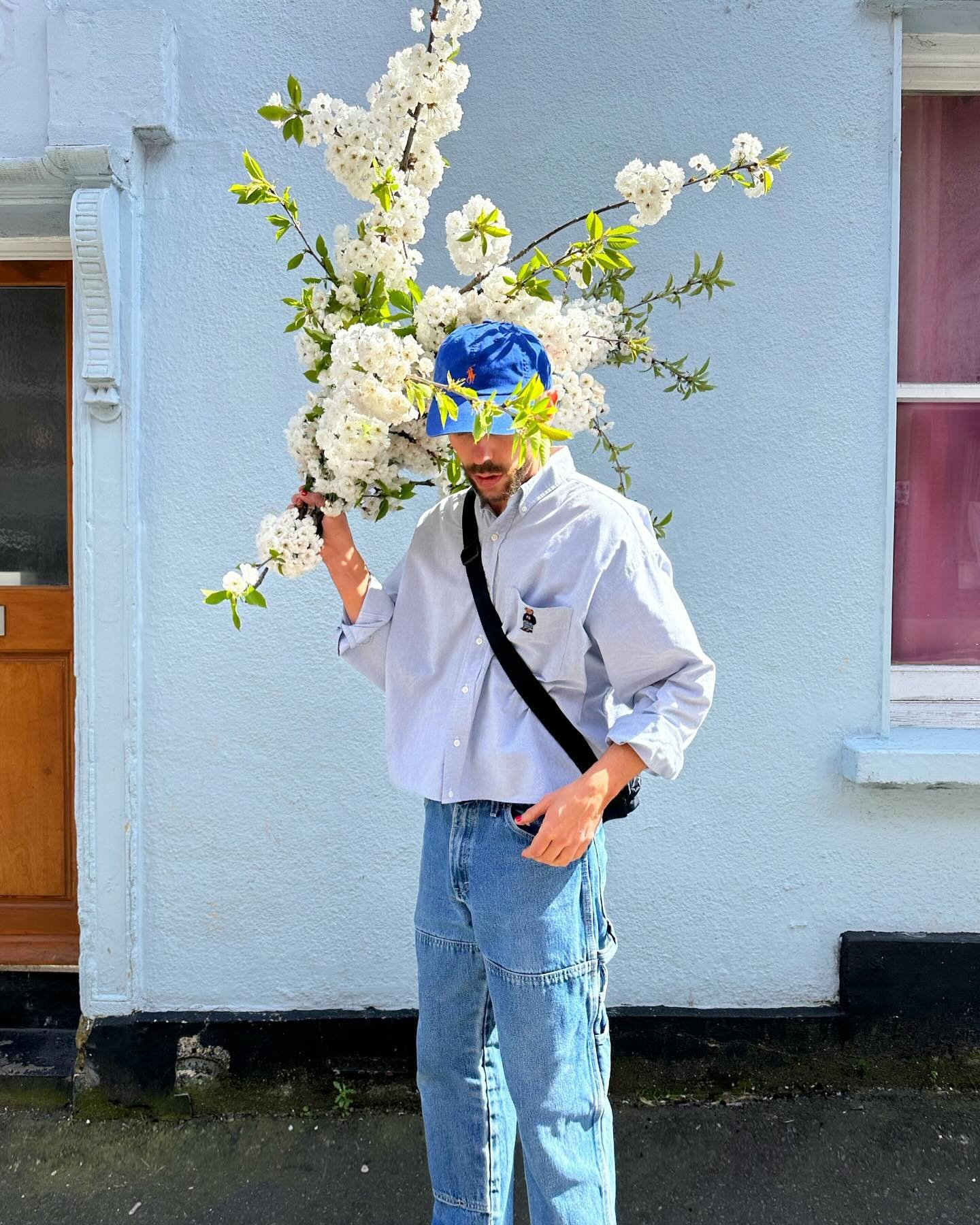 first date idea; you take photos of me cutting low hanging branches and then we merge souls x