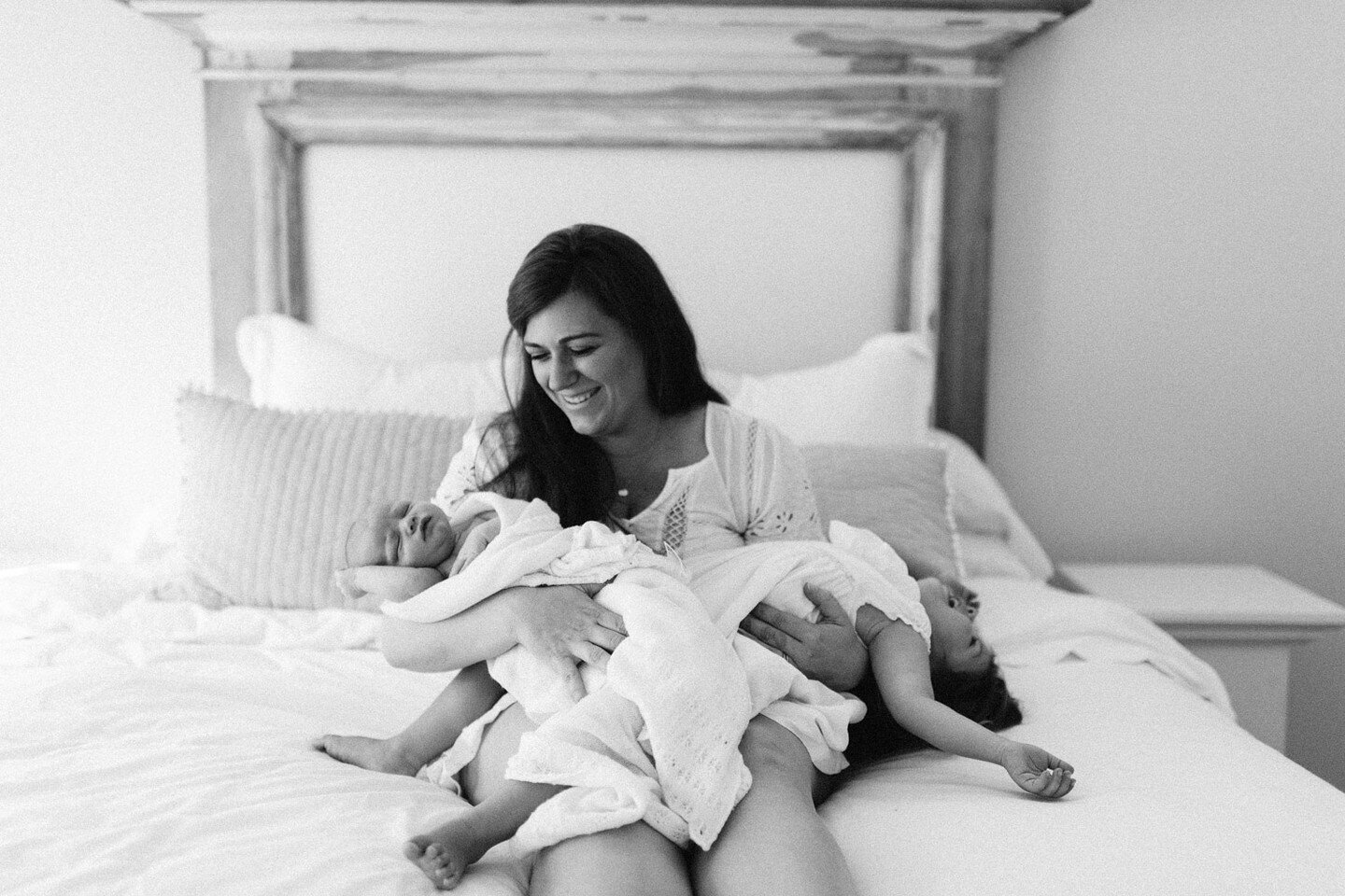 I get it, family photo sessions are stressful, even for me. This photo truly depicts the stage we were in and I love it. ⁠
⁠
I love it because this was the hardest stage for me. I was trying everything in my power to embrace the newborn stage while k