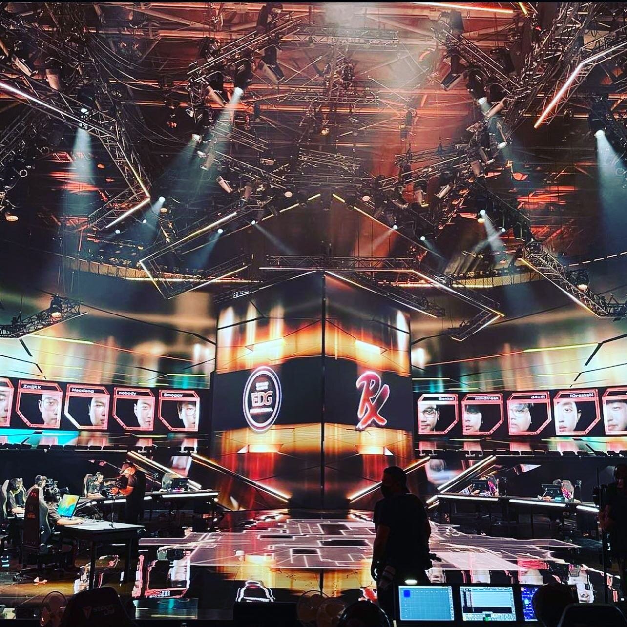 Kicking things off for @riotgames @valorantesports Champions in Istanbul.  The team always bringing the A game!  Looking great out there!  #concominc #riotgames #valorantchampions

#thetotalproductioncompany #concom_inc #productioncompany #remoteprod
