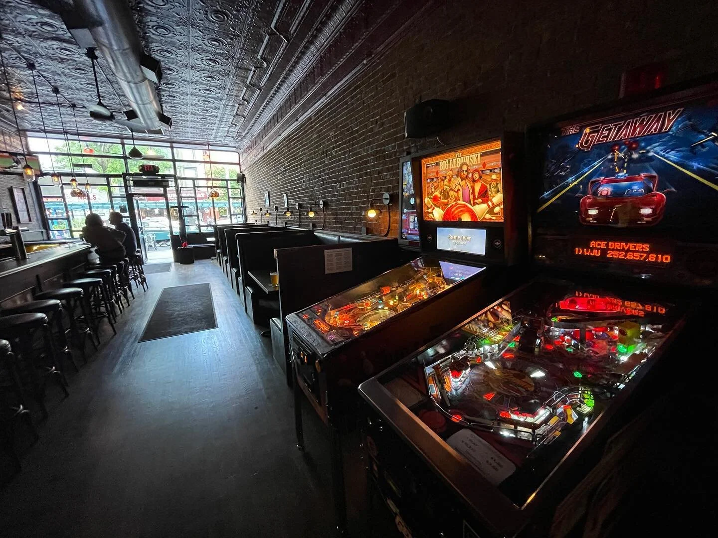 On a recent trip to NYC I hit up @rullosbrooklyn -any lineup with TBL (sighting #2!) is a good lineup in my book. Was in great shape.