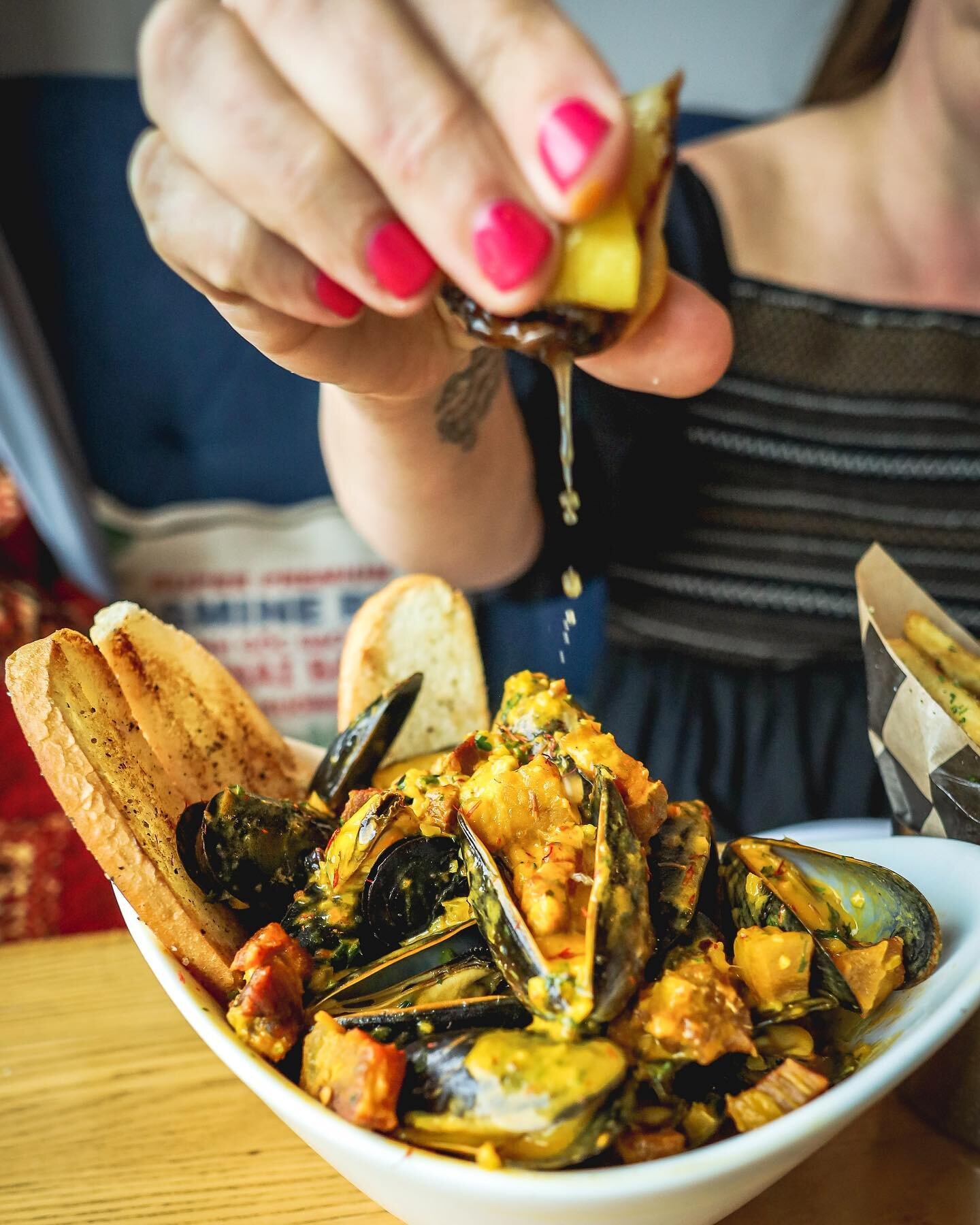It&rsquo;s gym day. Let them know you&rsquo;re out getting the mussels you&rsquo;ve always wanted 😋🇵🇭

Open at 11am ❤️

📸 @benyantovisuals
