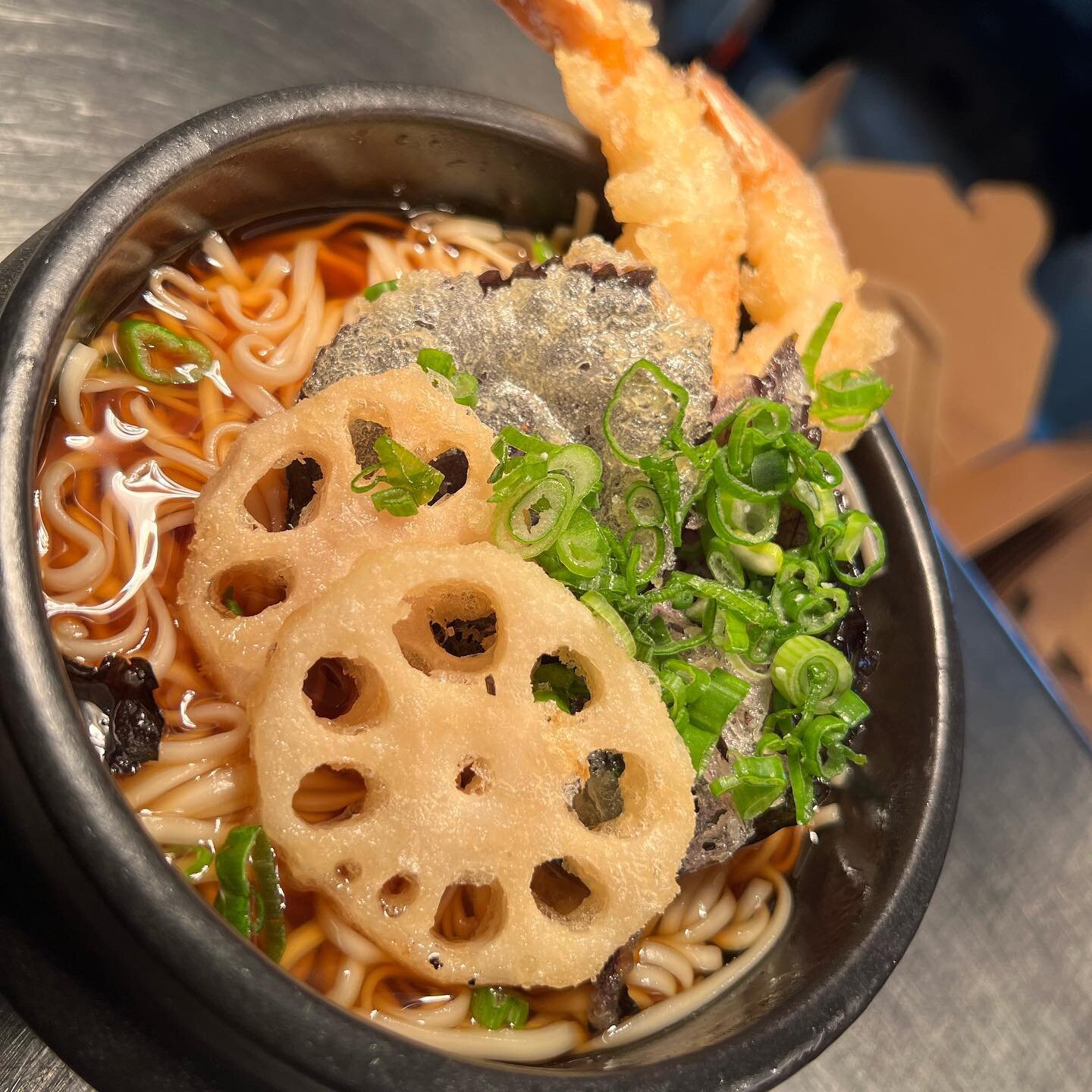 🚨WEEKEND SPECIAL🚨

TEMPURA UDON - Shrimp, Shiso leaf (Japanese mint/basil), and lotus root tempura fried over udon noodles with dashi broth ❤️

👨🏽&zwj;🍳📸 @eljapo_jr  @awase.popup