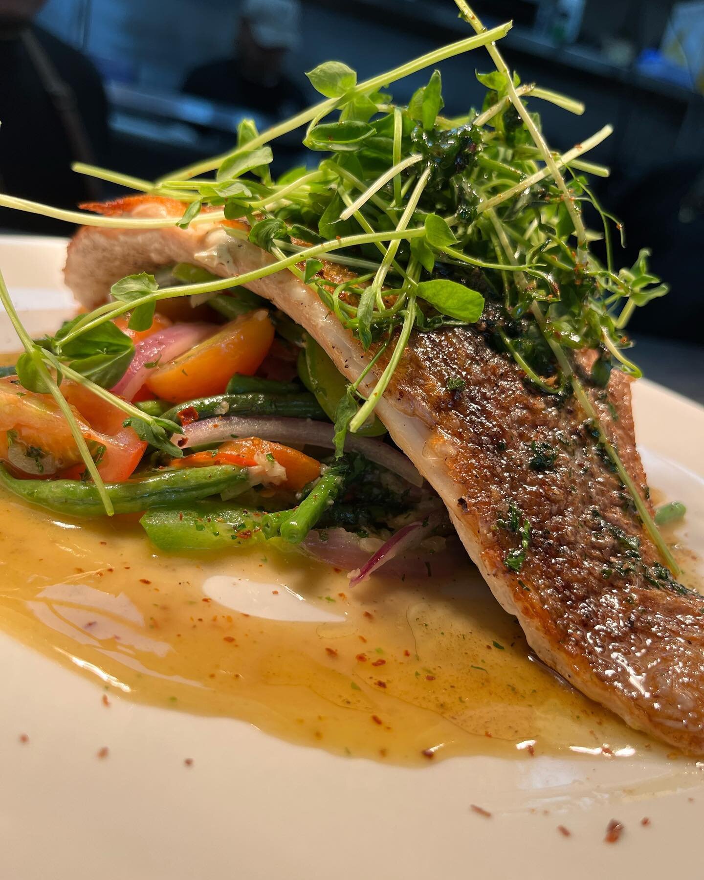 🚨Tonight&rsquo;s Special 🚨

Red Snapper Meuni&egrave;re - Pan seared Served on a veggie medley (green beans, bok choy, cherry tomatoes) Garnished with smoked peas and a Brown lemon butter sauce

👨🏽&zwj;🍳 @adrianabella301 
📸 @kikisun5000