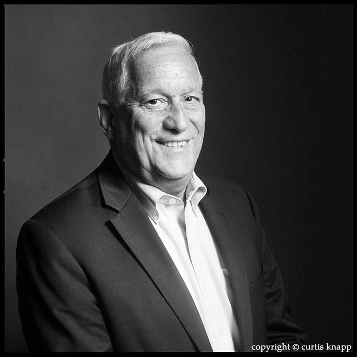 The Portraits of Curtis Knapp: A Curious Sense of Connection