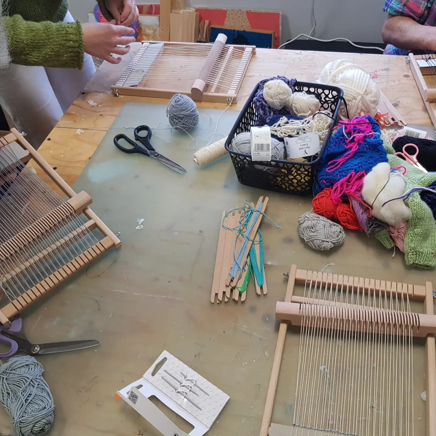 So proud of my three weaving students on Saturday, who did my @wecandoo_uk frame weaving course. They each made it their own, and created three quite different but beautiful artworks. Swipe to see the almost finished articles (prior to tidying away t