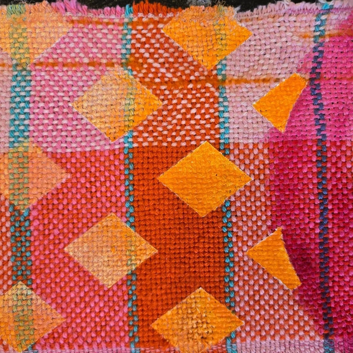 Work in progress 
While I have a little mini rave to myself in the studio.

#weaving #painting #weavingandpainting