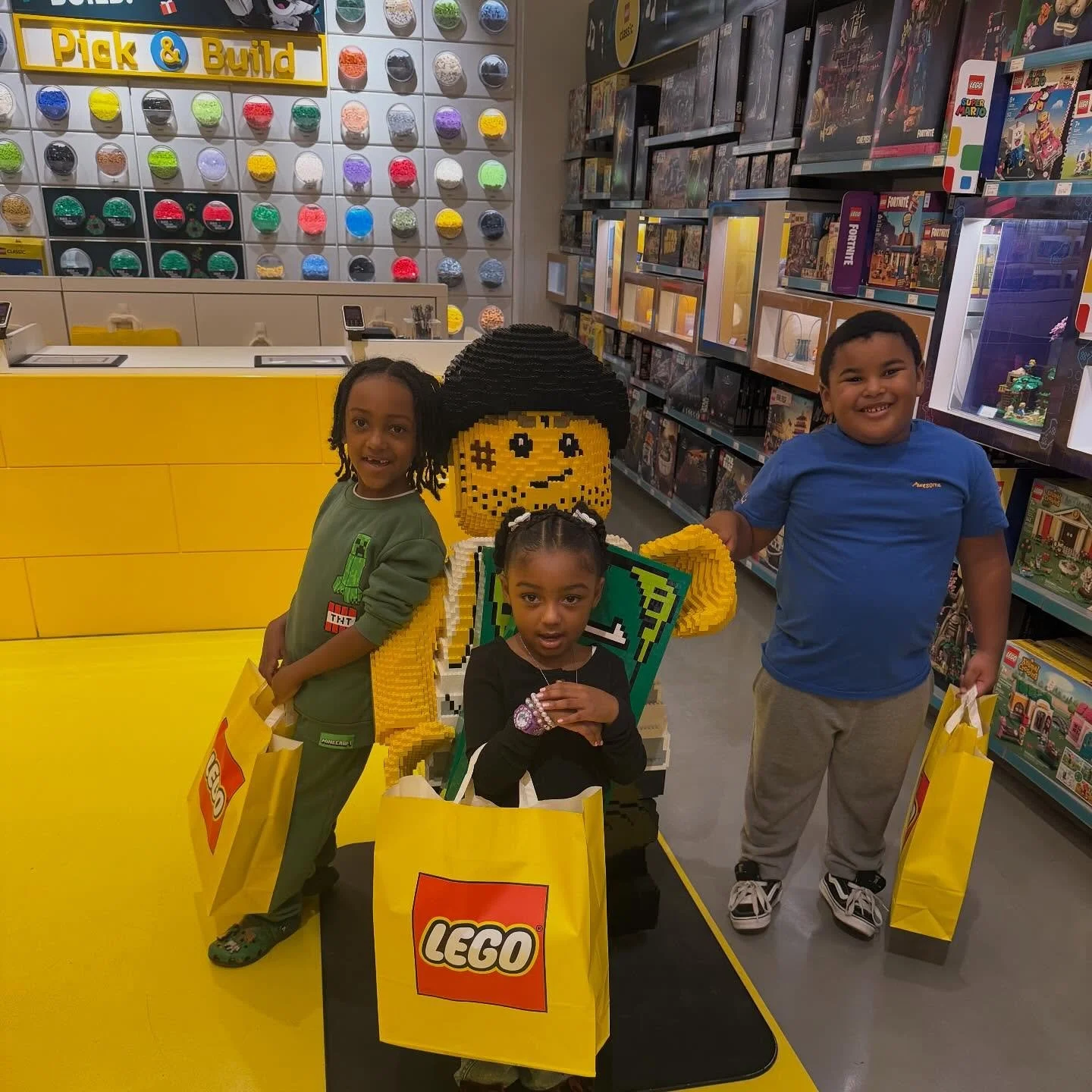 Such an amazing morning at the Beachwood Mall LEGO Store! Wish kiddo London had a blast building with her family. Big thanks to Joseph and Angel for the fun and LEGO surprises! 🧡🧱