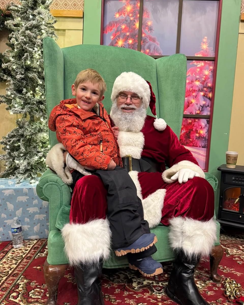 💫🐾 Wild Lights + WOW Wish Families = the perfect holiday night! 

Thank you to the @akronzoo  for helping us create such a magical experience. 🎄❤️